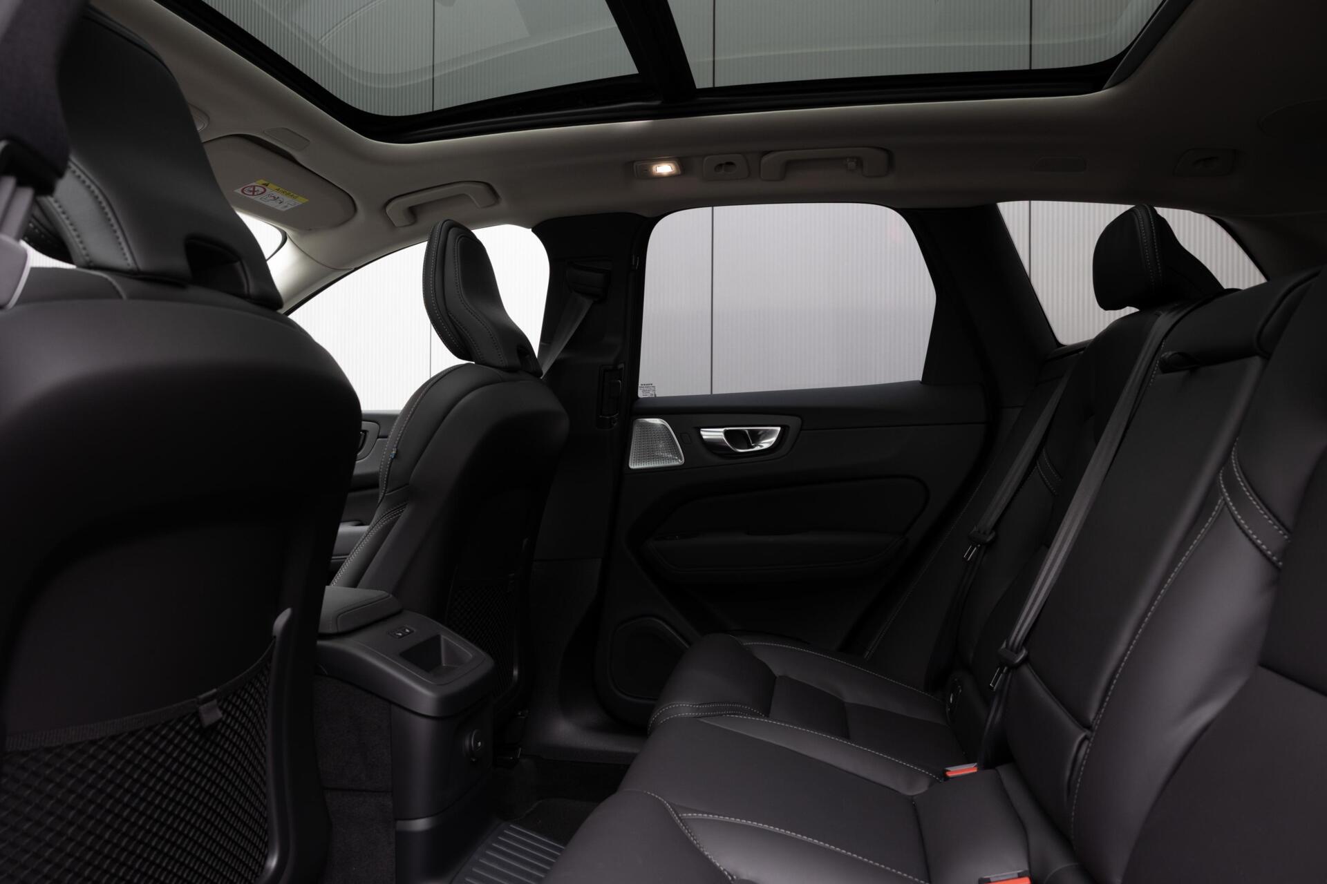 Volvo XC60 T6 Plug-in hybrid AWD Ultra Dark Snel Leverbaar! Te bestellen!