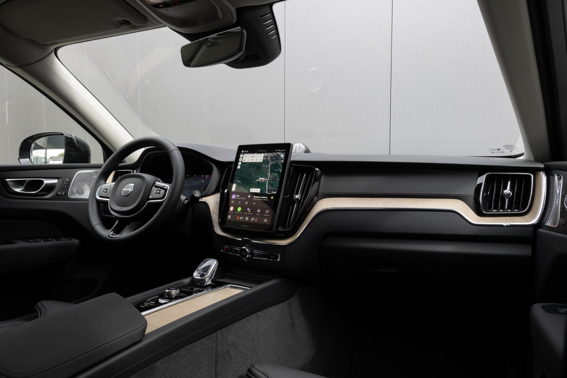 Volvo XC60 T6 Plug-in hybrid AWD Ultra Dark Snel Leverbaar! Te bestellen!