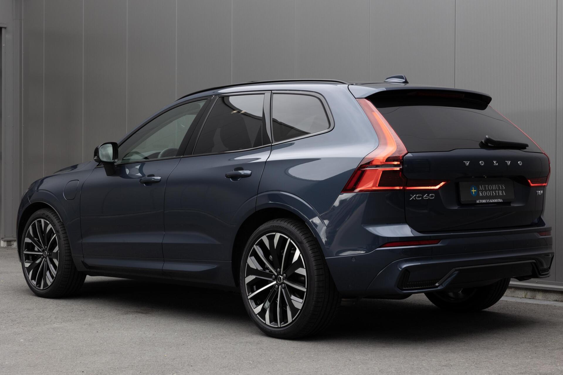 Volvo XC60 T6 Plug-in hybrid AWD Ultra Dark Snel Leverbaar! Te bestellen!