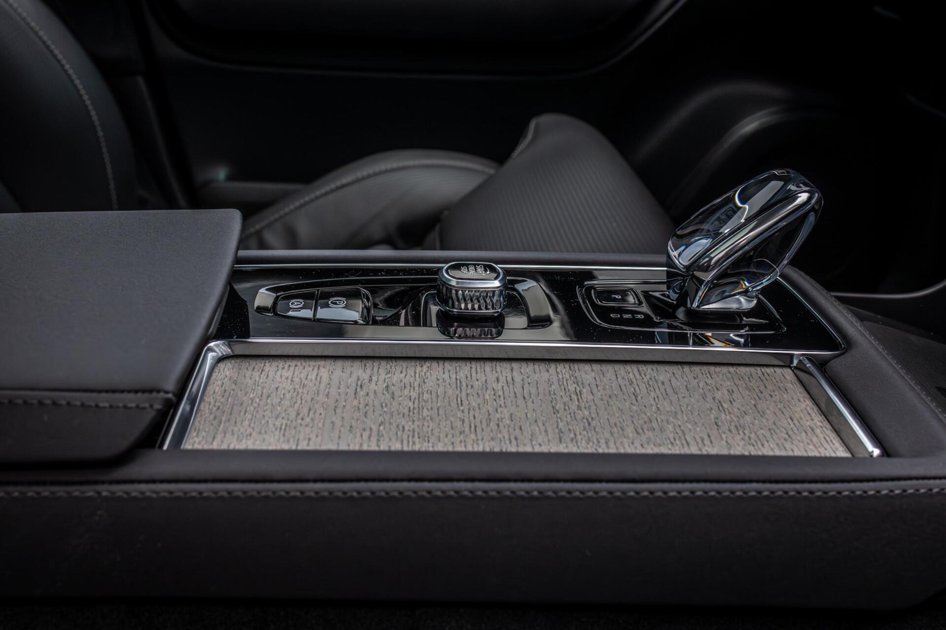 Volvo XC90 T8 Plug-in hybrid AWD Ultra Bright MY 2027 Full Option