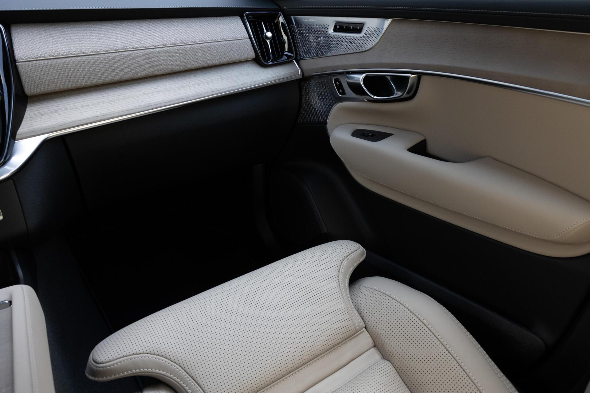 Volvo XC90 T8 Plug-in hybrid AWD Ultra Dark MY 2027 Full Option