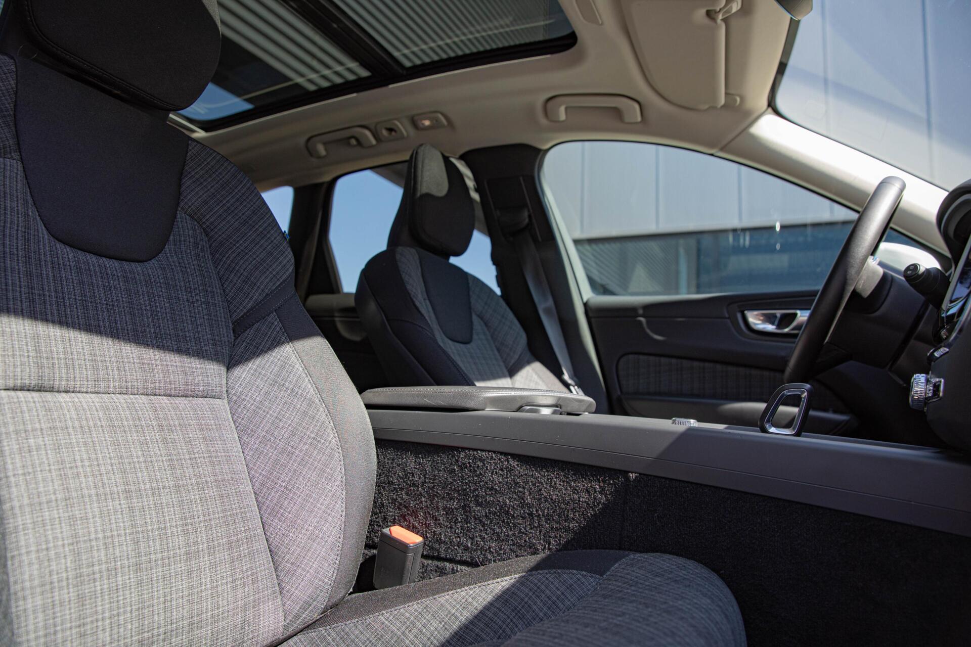 Volvo XC60 2.0 T6 Plug-in hybrid AWD Core Bright Long Range|Panorama