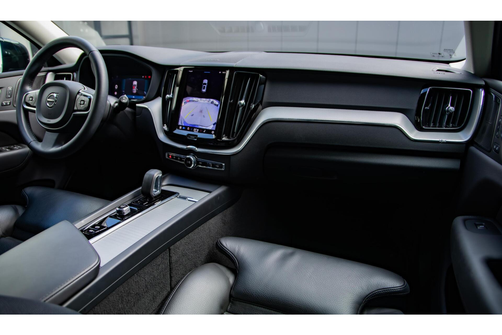 Volvo XC60 2.0 T6 Plug-in hybrid AWD Plus Dark Panorama|H/K Audio