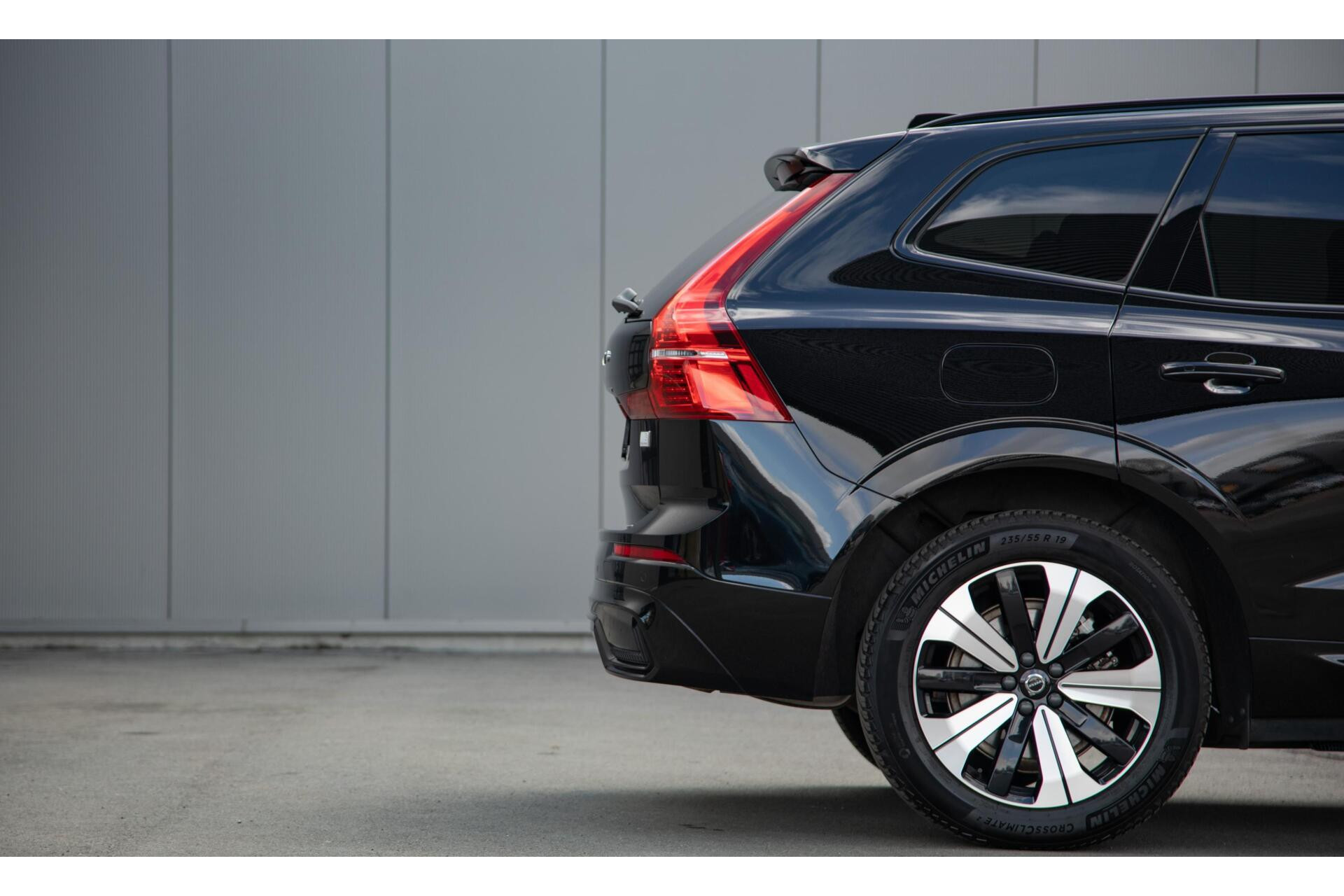 Volvo XC60 2.0 T6 Plug-in hybrid AWD Plus Dark Panorama|H/K Audio
