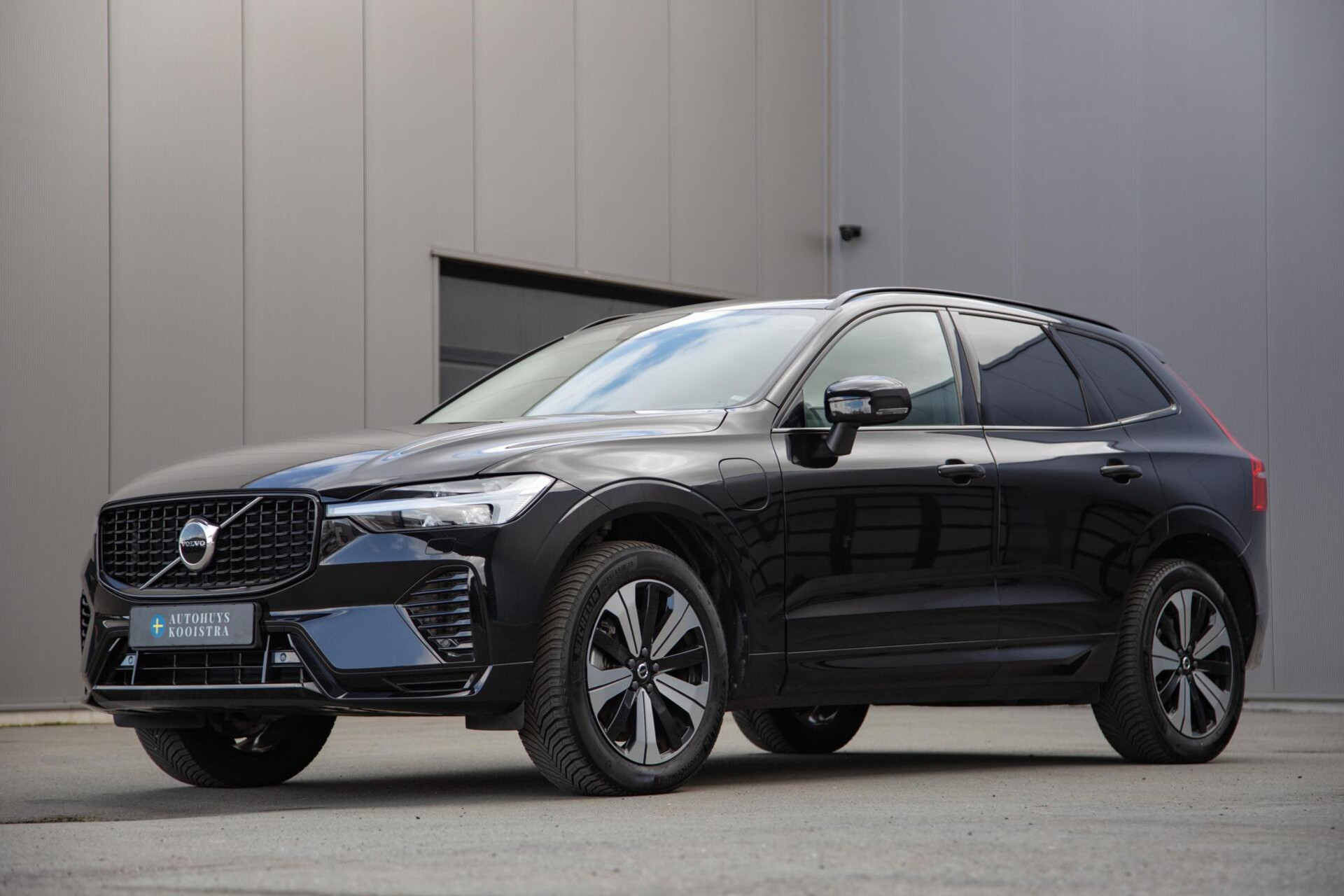 Volvo XC60 2.0 T6 Plug-in hybrid AWD Plus Dark Panorama|H/K Audio