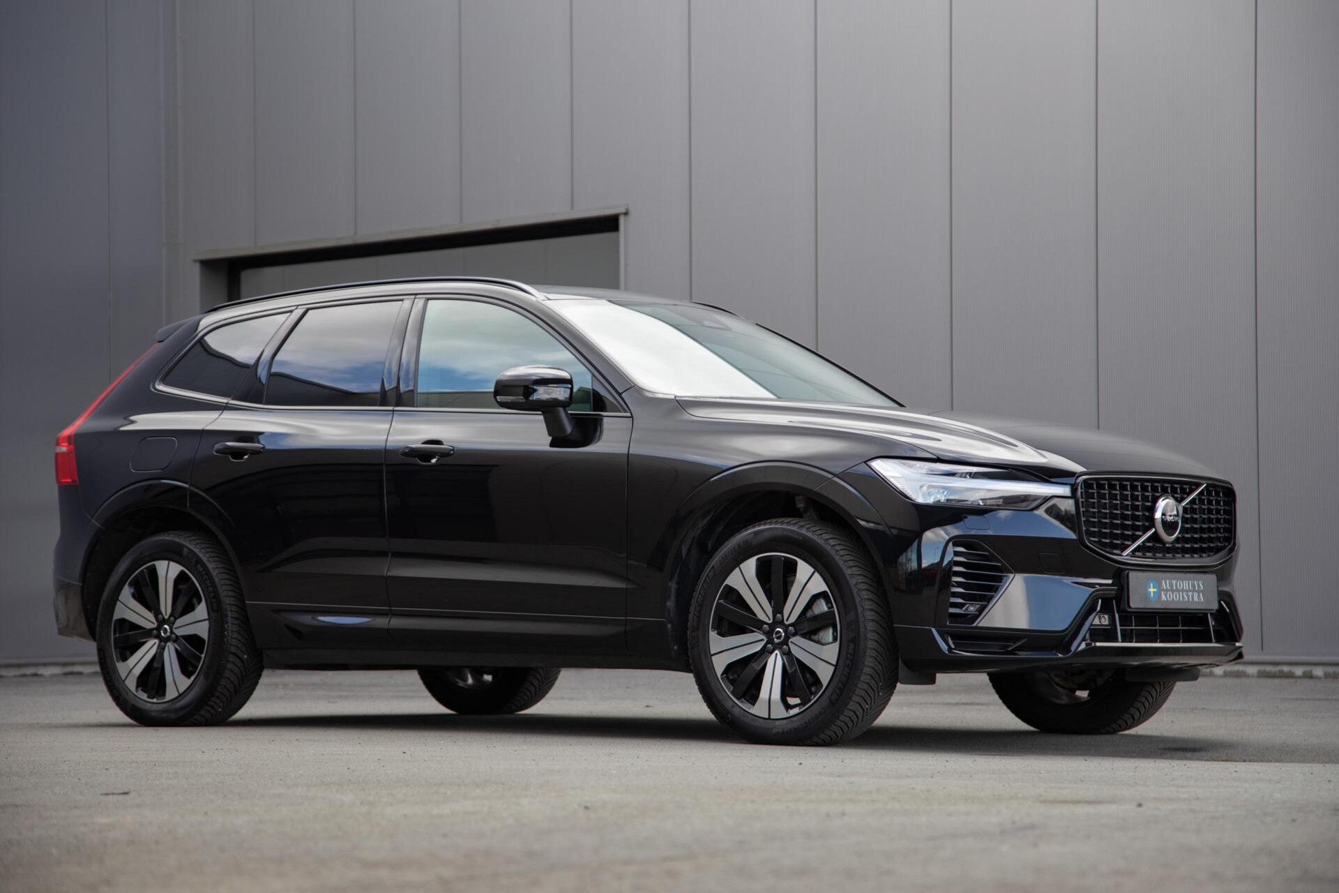 Volvo XC60 2.0 T6 Plug-in hybrid AWD Plus Dark Panorama|H/K Audio