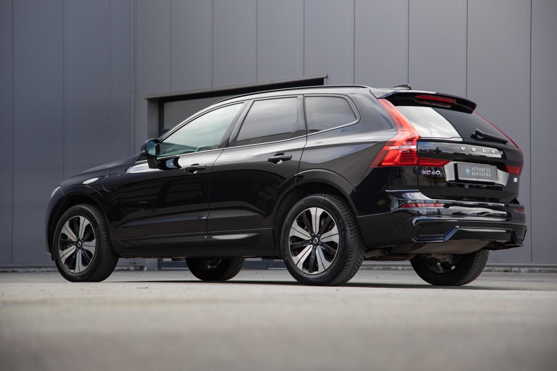 Volvo XC60 2.0 T6 Plug-in hybrid AWD Plus Dark Panorama|H/K Audio