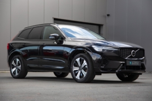 Volvo XC60 2.0 T6 Plug-in hybrid AWD Plus Dark Panorama|H/K Audio