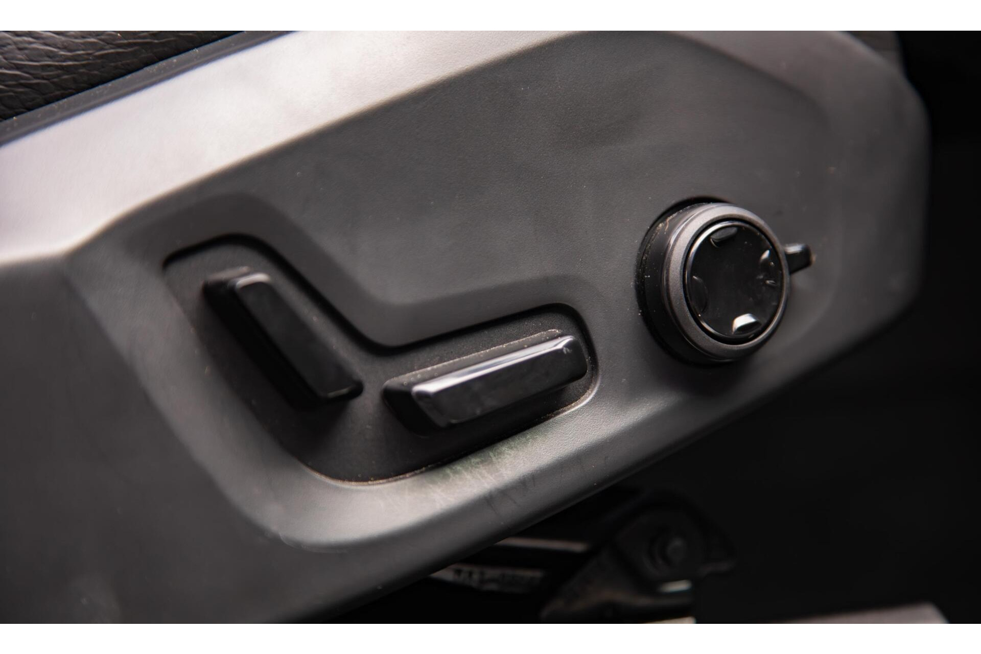 Volvo XC60 2.0 T6 Plug-in hybrid AWD Plus Dark Panorama|H/K Audio