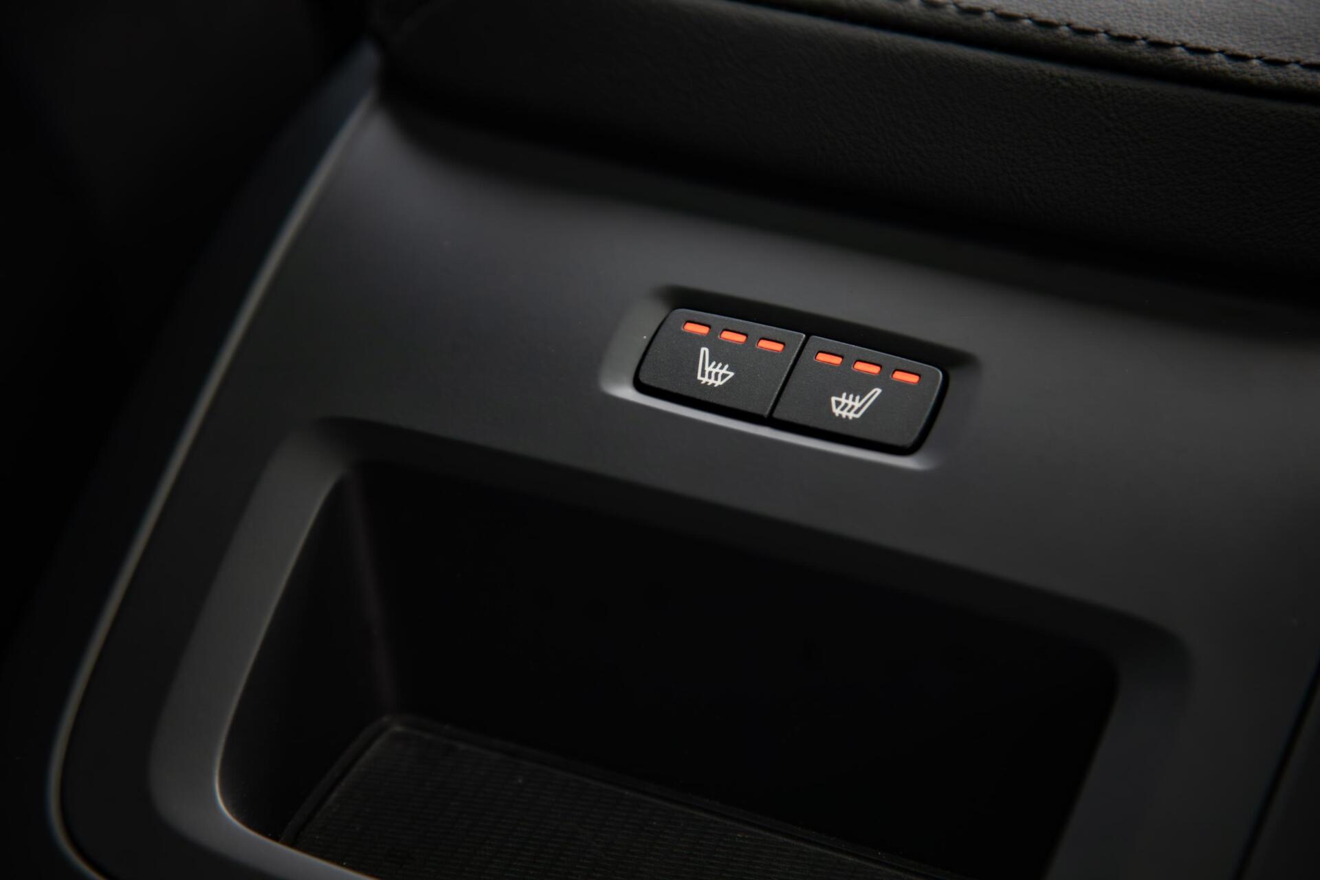 Volvo XC60 2.0 T6 Plug-in hybrid AWD Plus Dark Panorama|H/K Audio