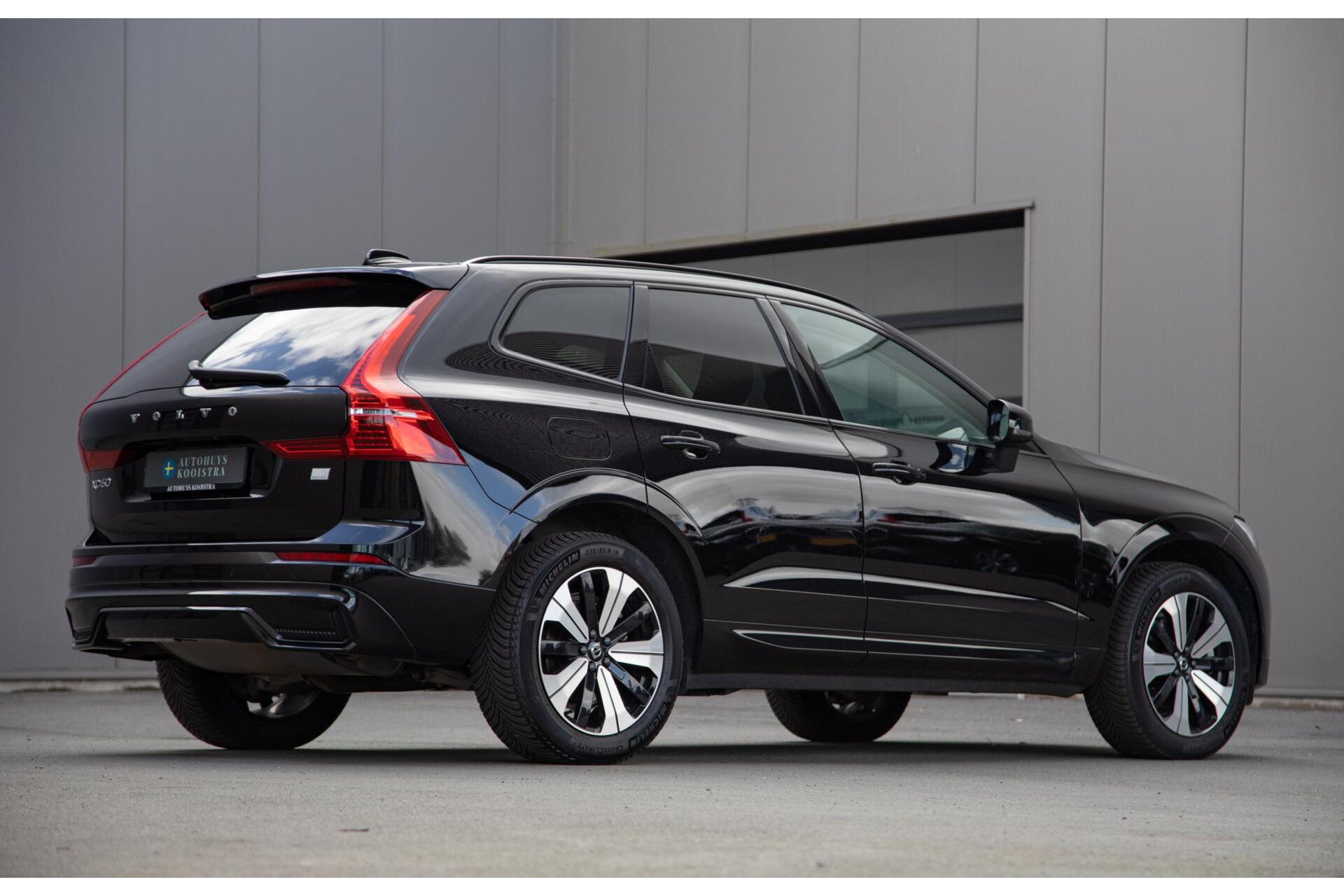 Volvo XC60 2.0 T6 Plug-in hybrid AWD Plus Dark Panorama|H/K Audio