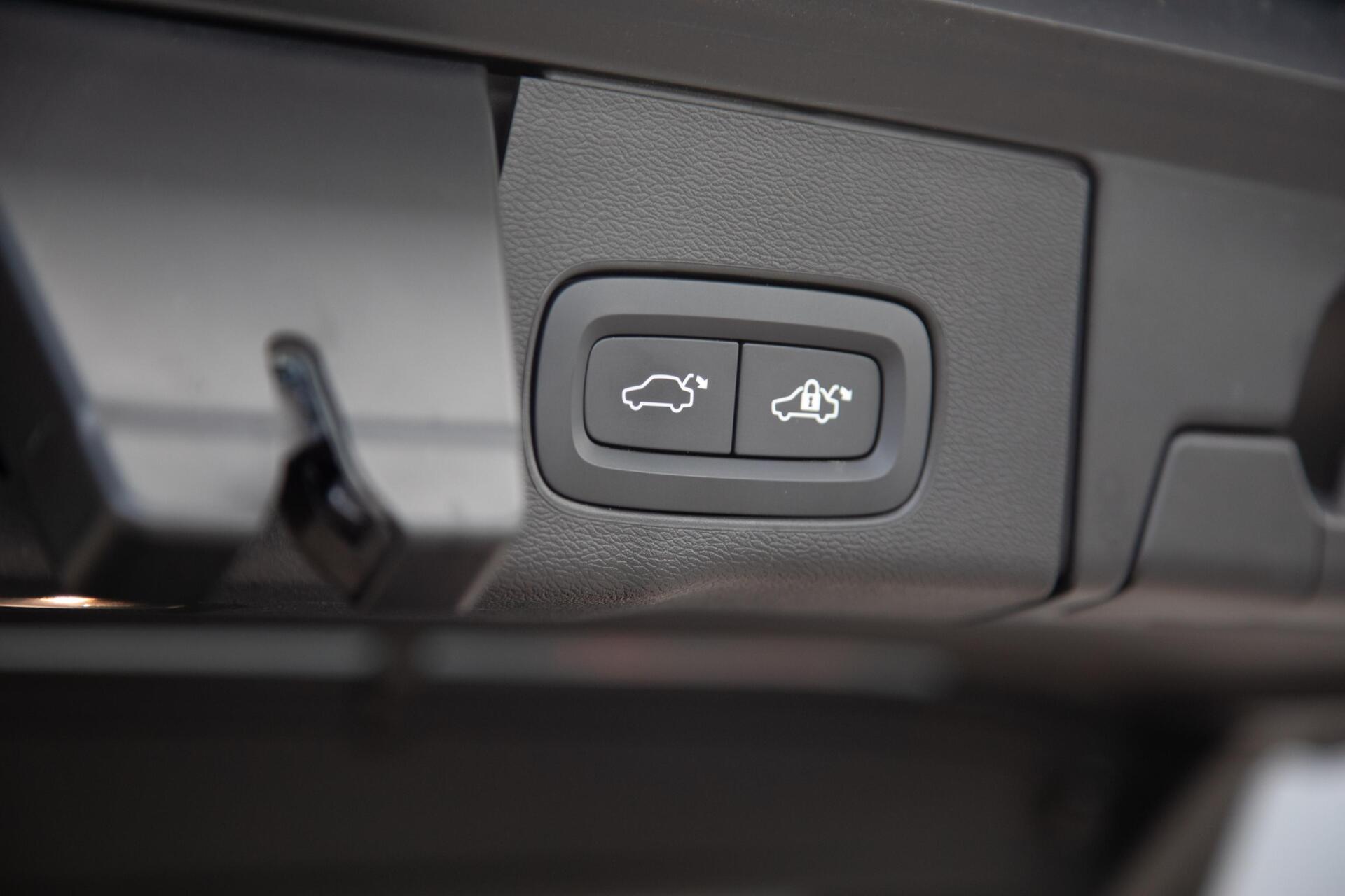 Volvo XC60 2.0 T6 Plug-in hybrid AWD Plus Dark Panorama|H/K Audio
