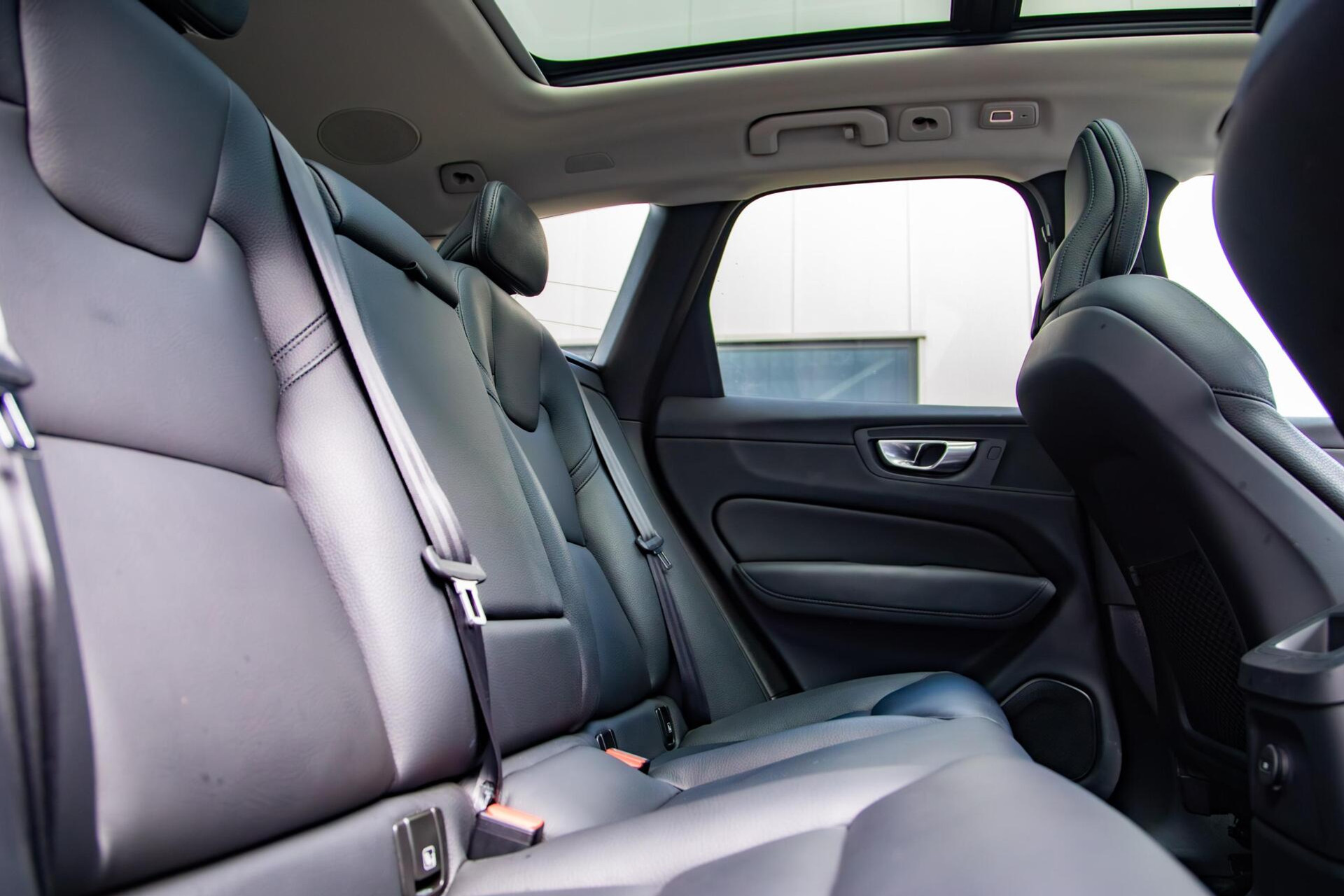 Volvo XC60 2.0 T6 Plug-in hybrid AWD Plus Dark Panorama|H/K Audio