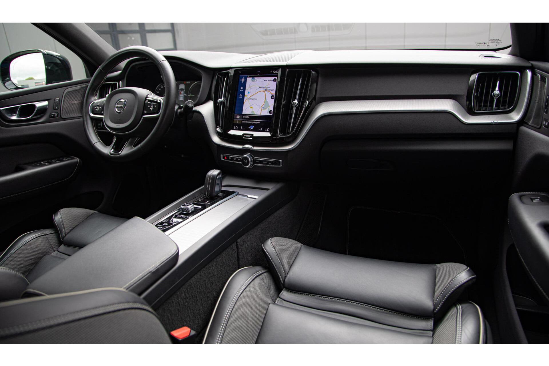 Volvo XC60 T6 Plug-in hybrid AWD R-Design Panorama|H/K Audio