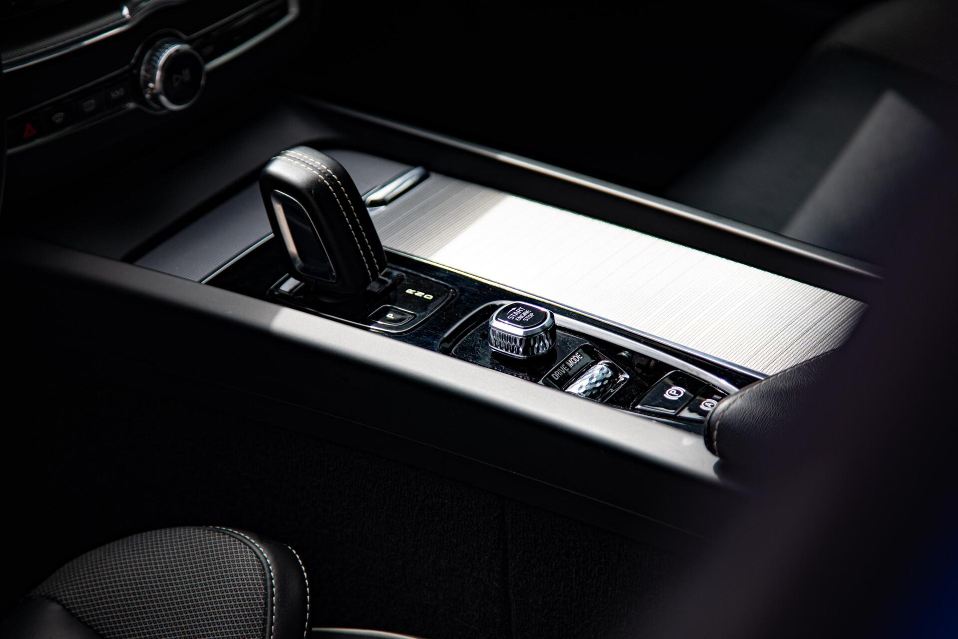 Volvo XC60 T6 Plug-in hybrid AWD R-Design Panorama|H/K Audio