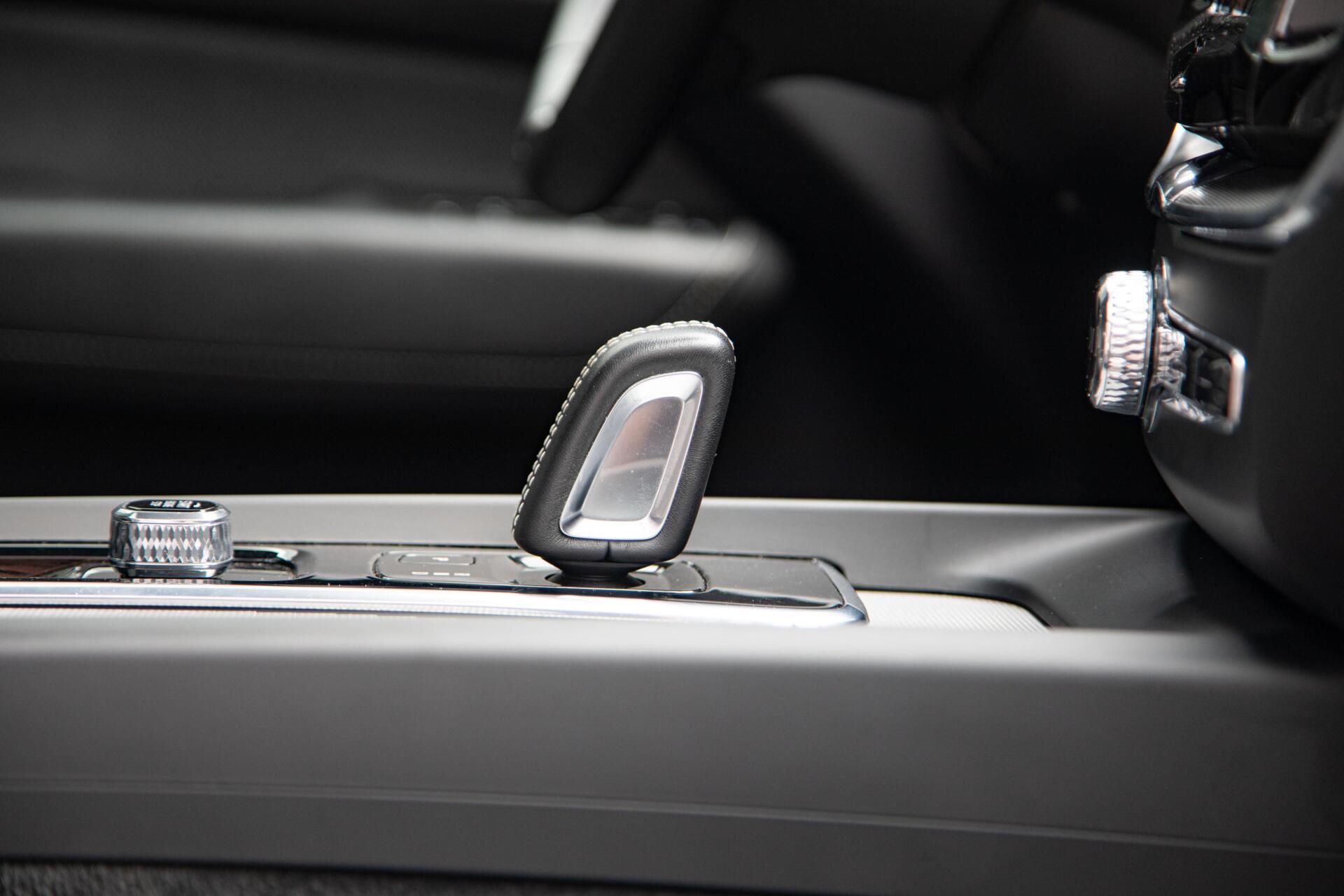 Volvo XC60 T6 Plug-in hybrid AWD R-Design Panorama|H/K Audio