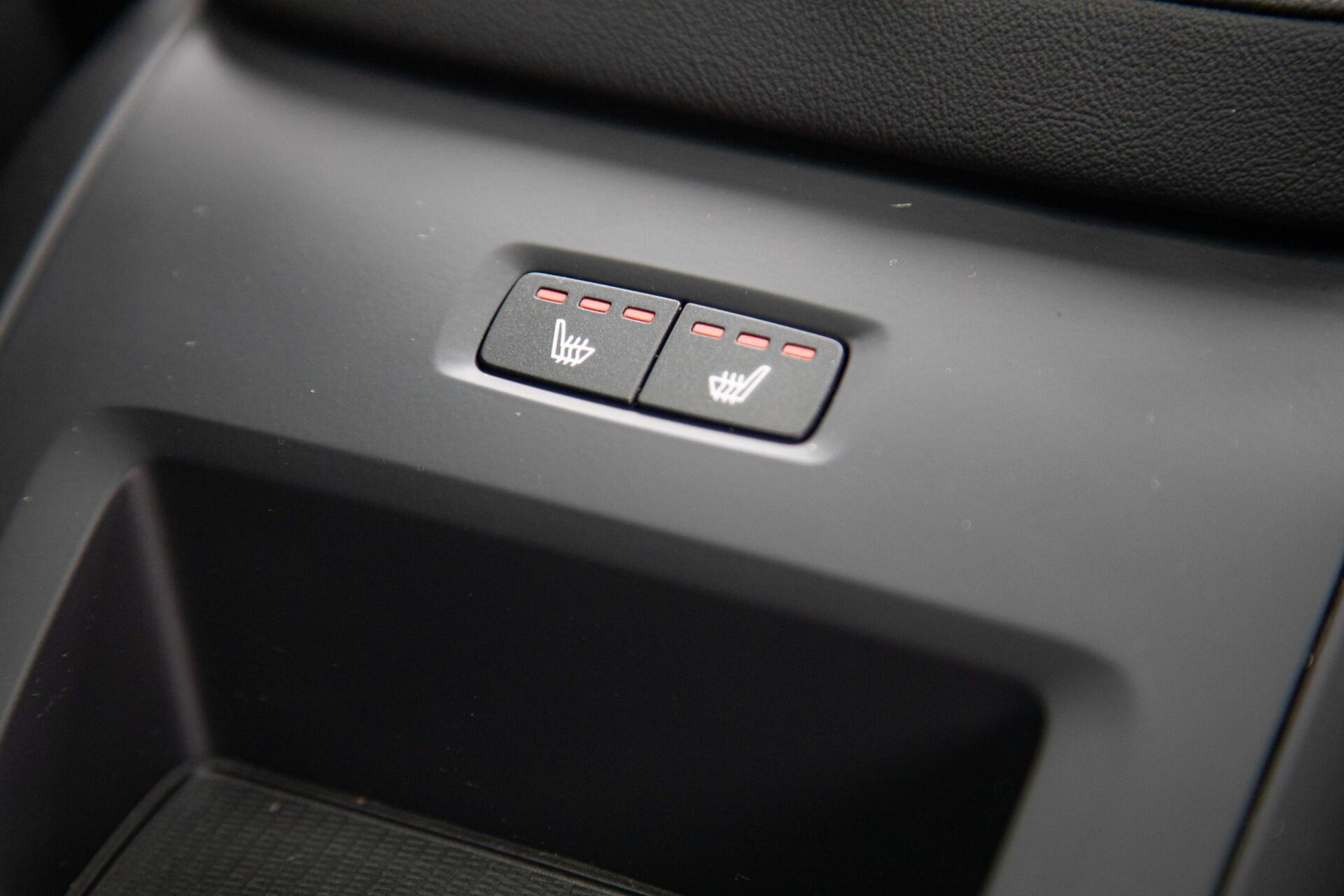 Volvo XC60 T6 Plug-in hybrid AWD R-Design Panorama|H/K Audio