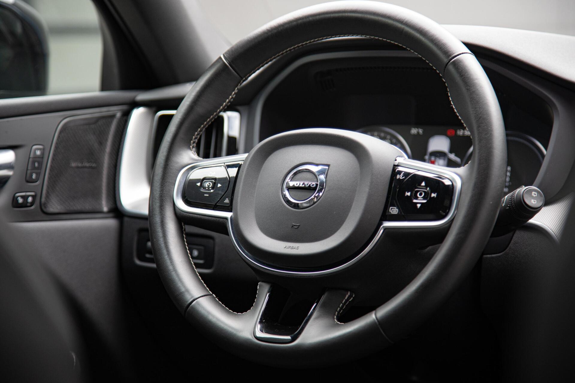 Volvo XC60 T6 Plug-in hybrid AWD R-Design Panorama|H/K Audio