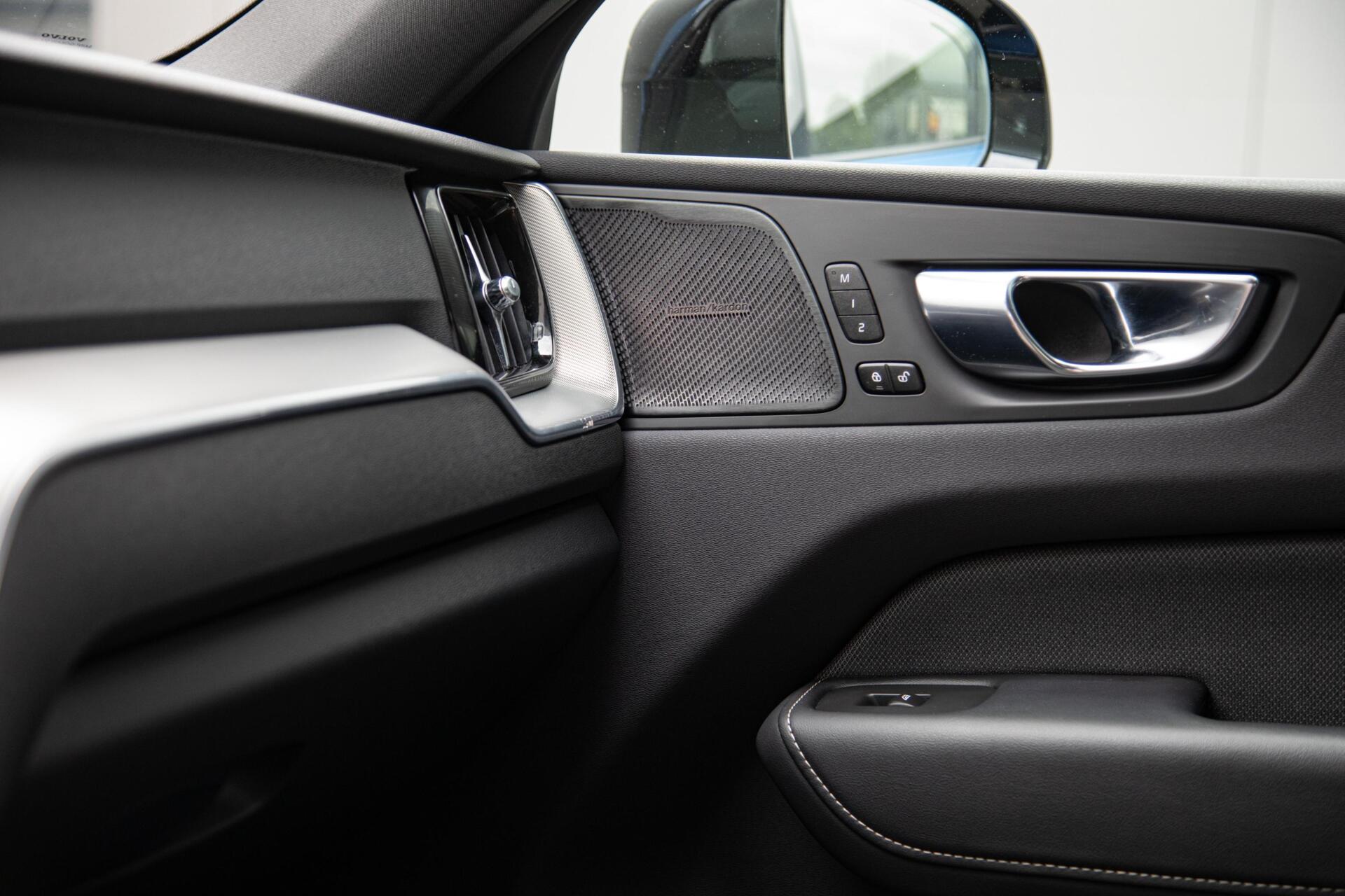 Volvo XC60 T6 Plug-in hybrid AWD R-Design Panorama|H/K Audio