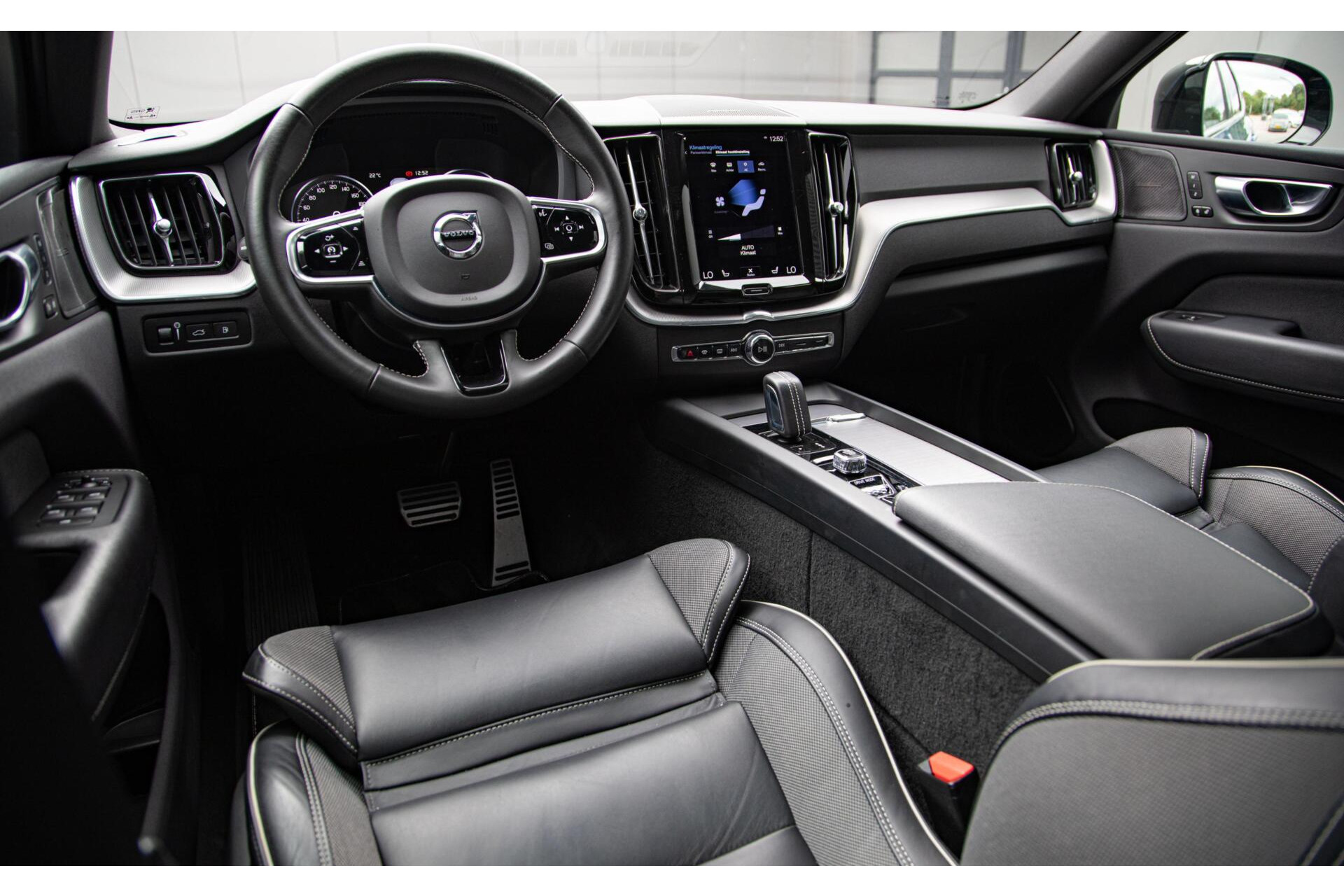 Volvo XC60 T6 Plug-in hybrid AWD R-Design Panorama|H/K Audio