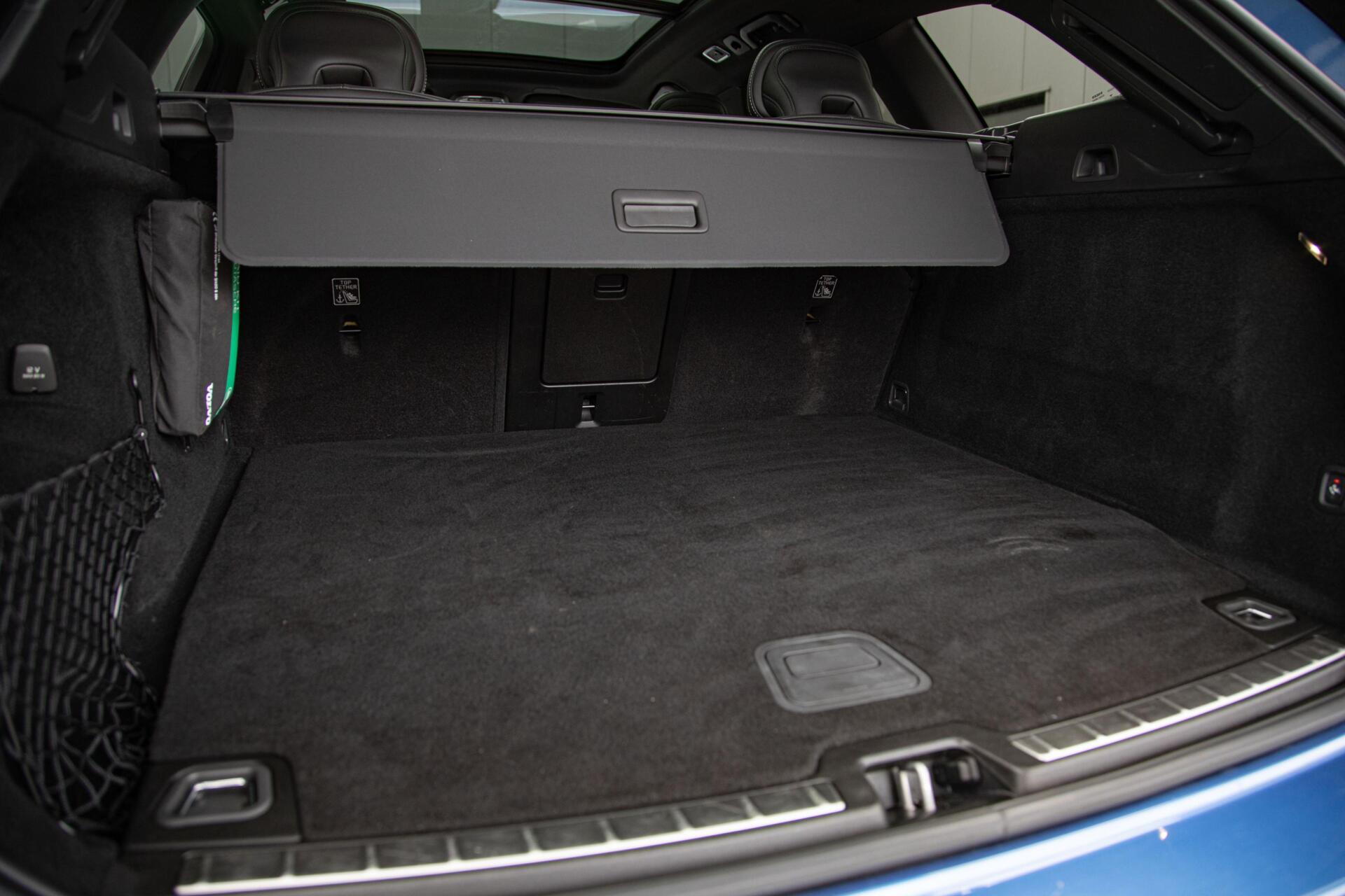 Volvo XC60 T6 Plug-in hybrid AWD R-Design Panorama|H/K Audio