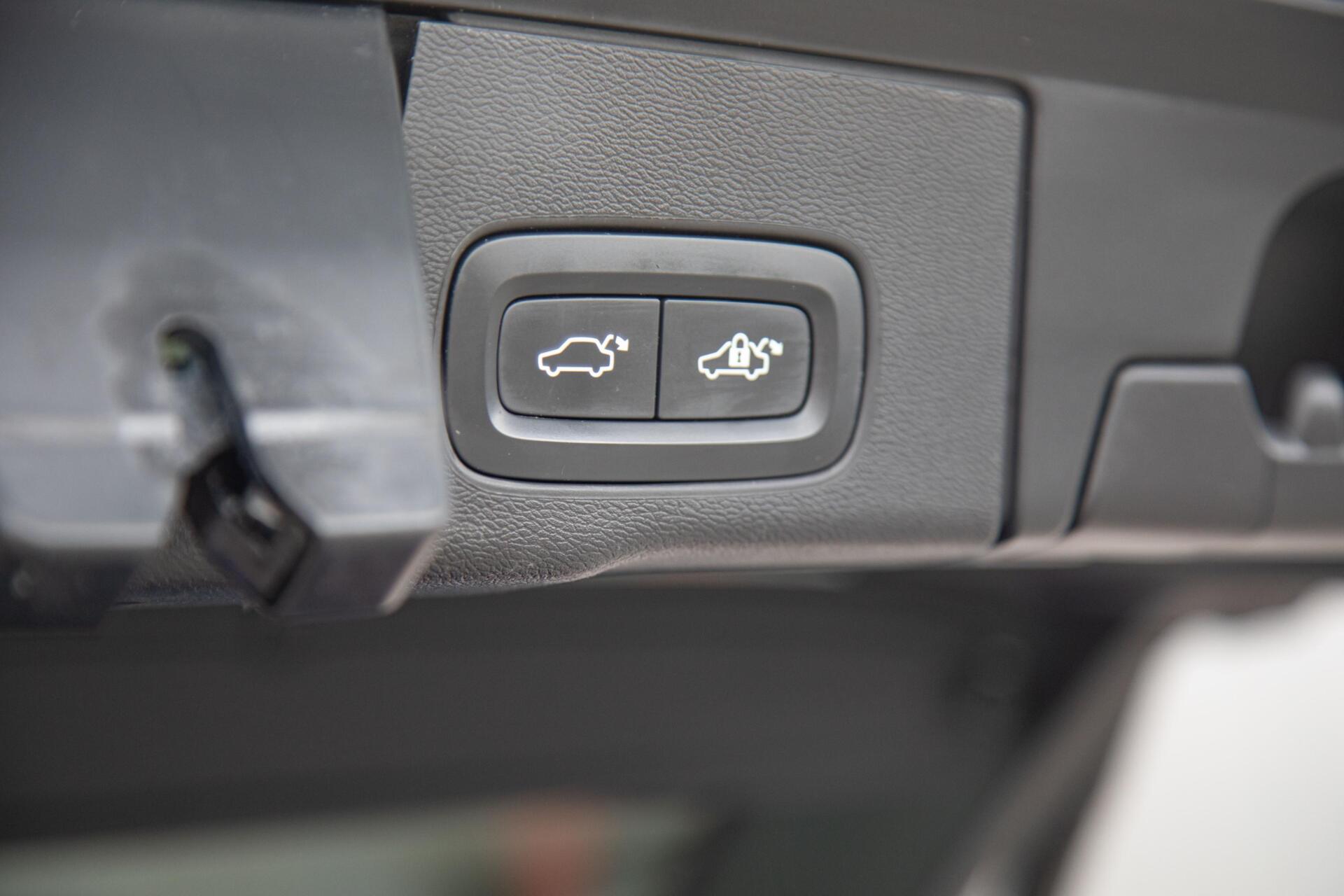 Volvo XC60 T6 Plug-in hybrid AWD R-Design Panorama|H/K Audio