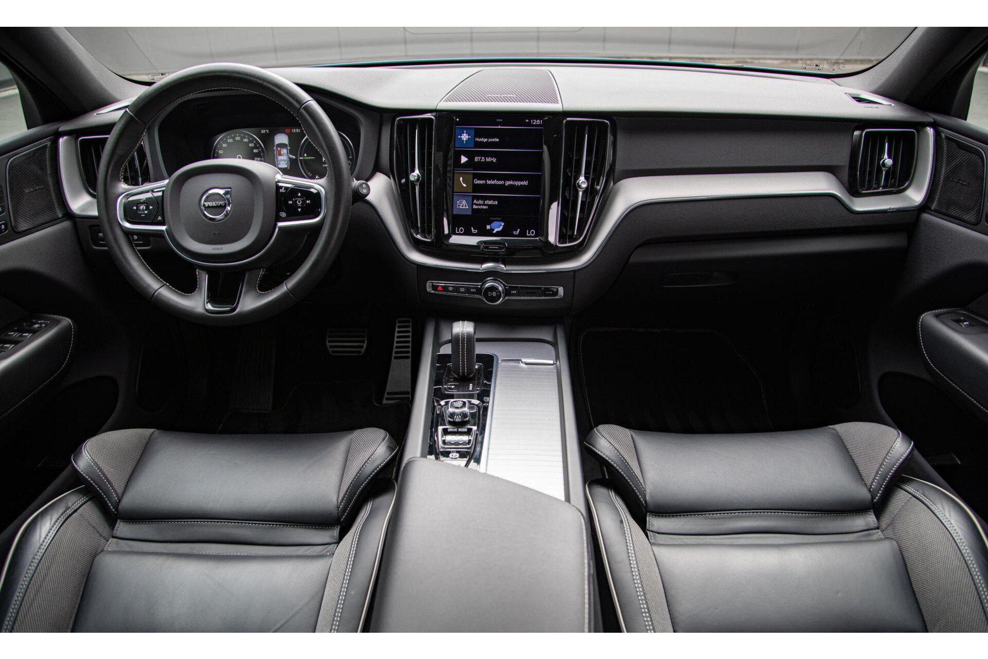 Volvo XC60 T6 Plug-in hybrid AWD R-Design Panorama|H/K Audio