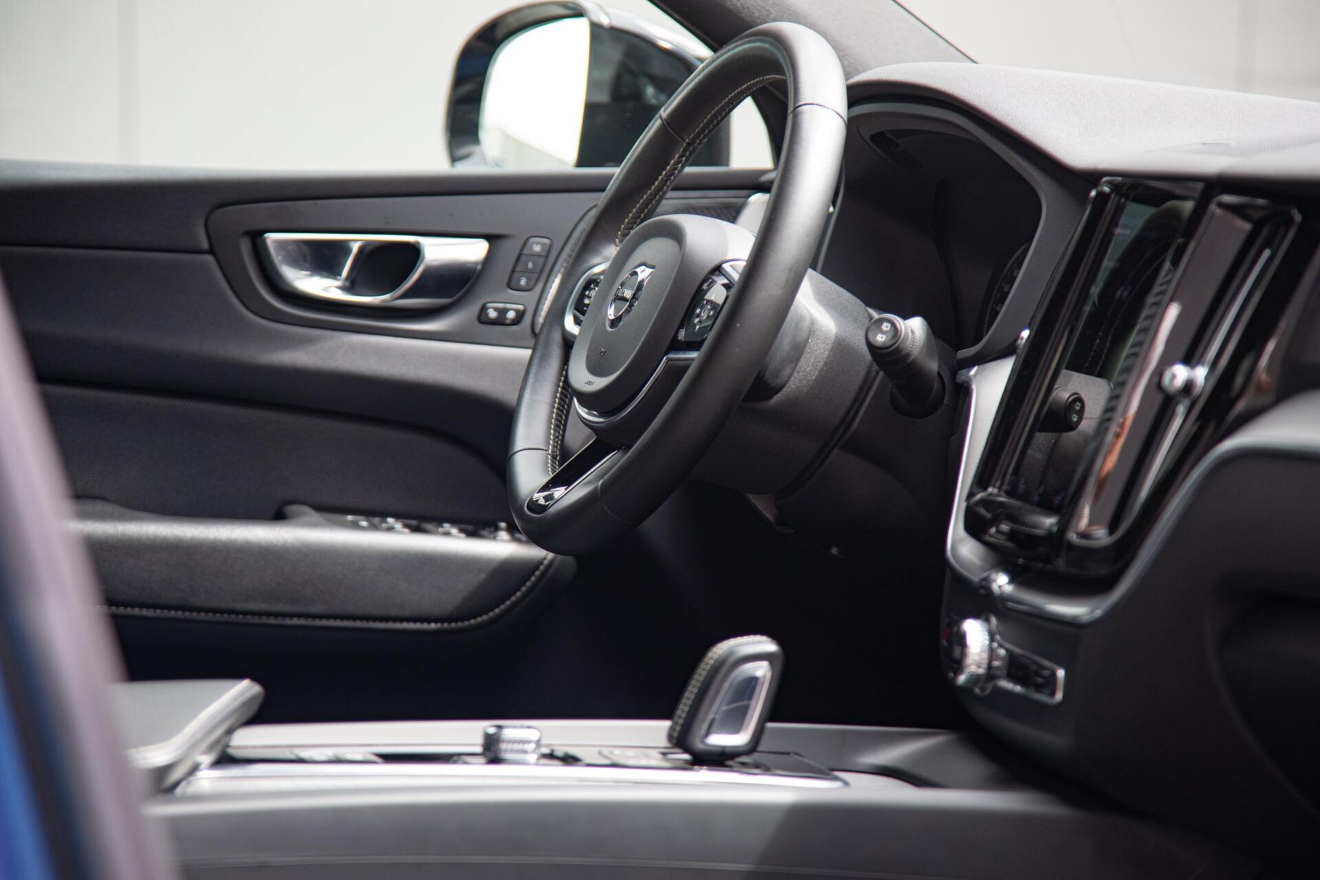 Volvo XC60 T6 Plug-in hybrid AWD R-Design Panorama|H/K Audio