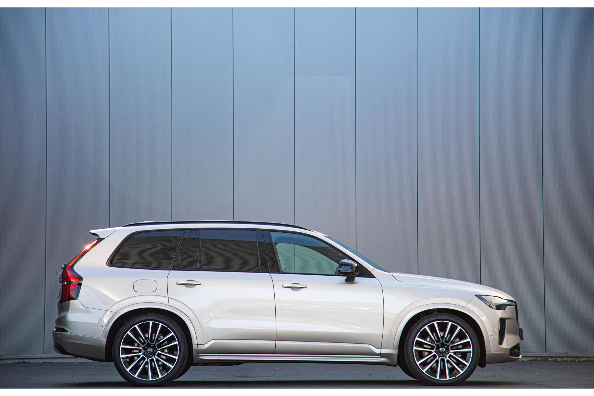 Volvo XC90 - 2.0 T8 Plug-in hybrid AWD Ultra Dark Full Option MY2026.5