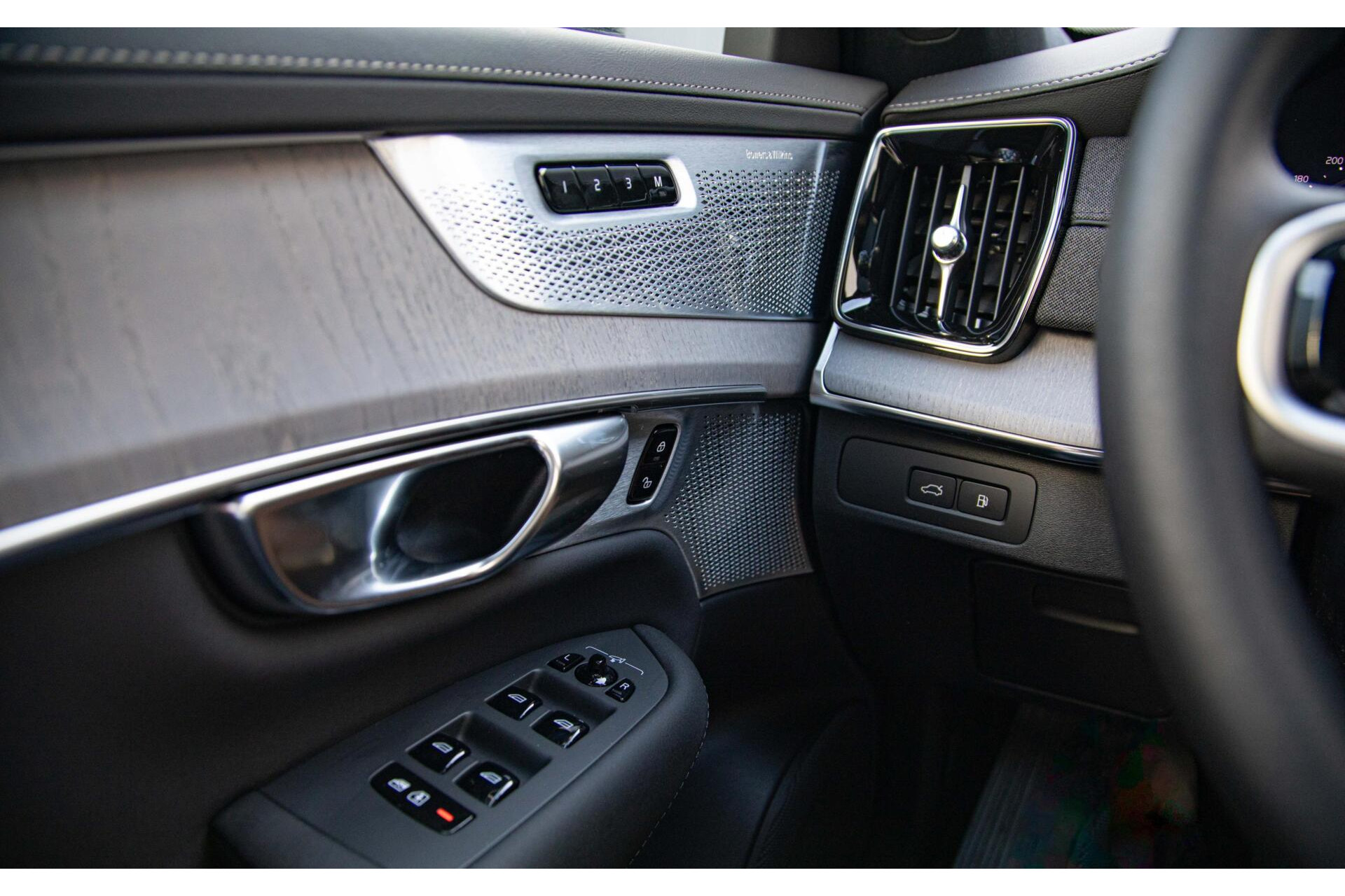 Volvo XC90 2.0 T8 Plug-in hybrid AWD Ultra Dark Full Option MY2026.5