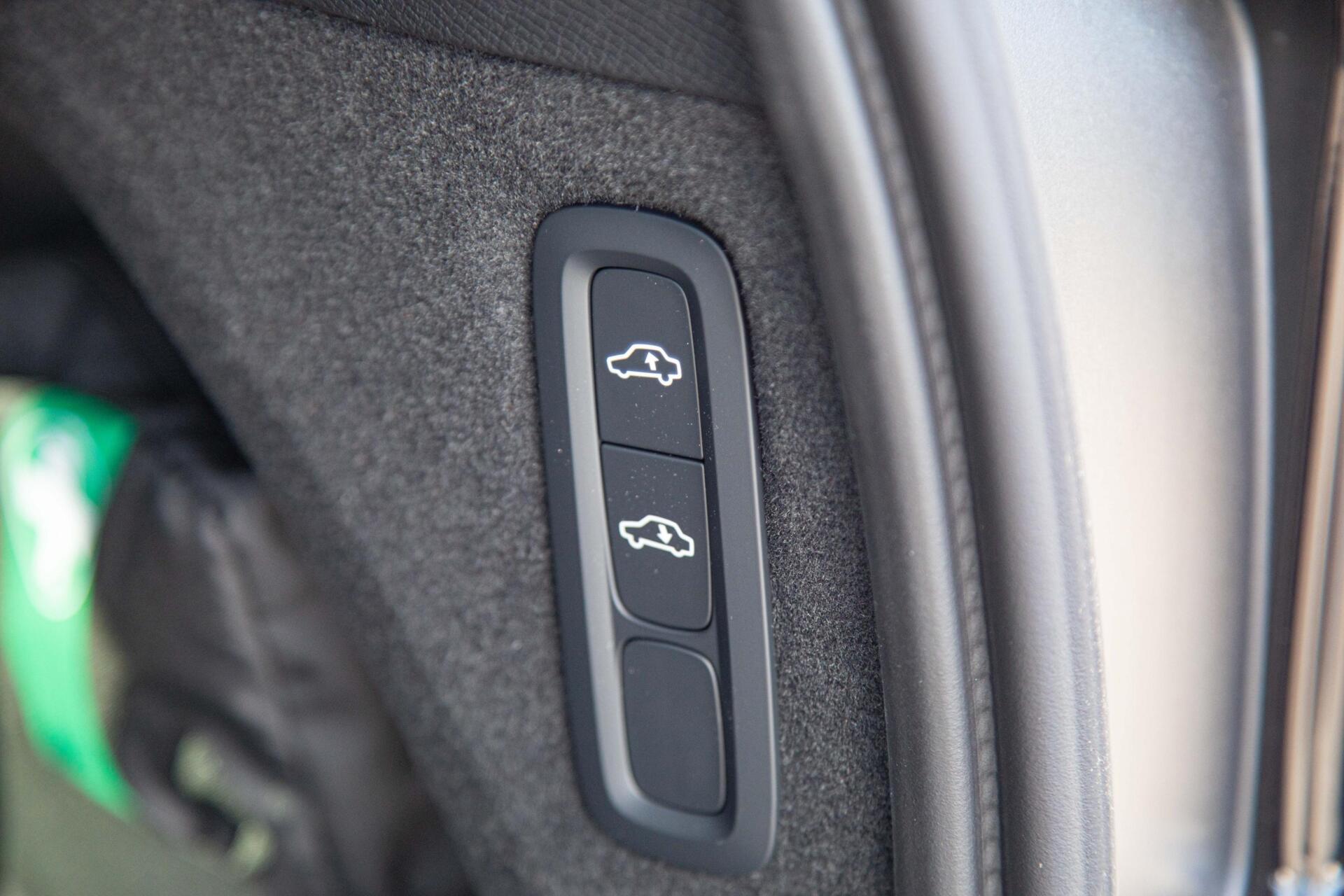 Volvo XC90 2.0 T8 Plug-in hybrid AWD Ultra Dark Full Option MY2026.5