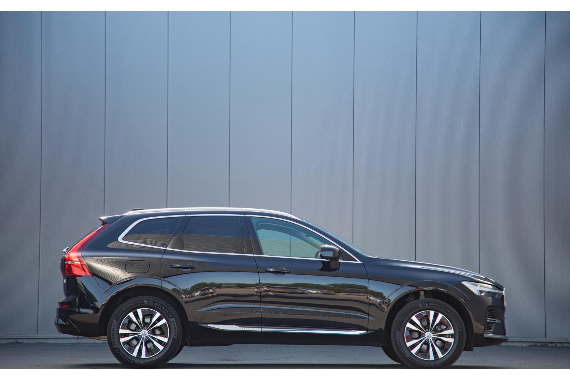 Volvo XC60 - 2.0 T6 Plug-in hybrid AWD Core Bright Panorama|Leder