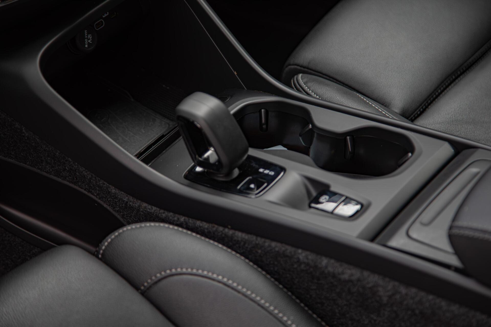 Volvo XC40 2.0 B3 Core MY2026|Leder|Keyless|PDC|Camera|Carplay