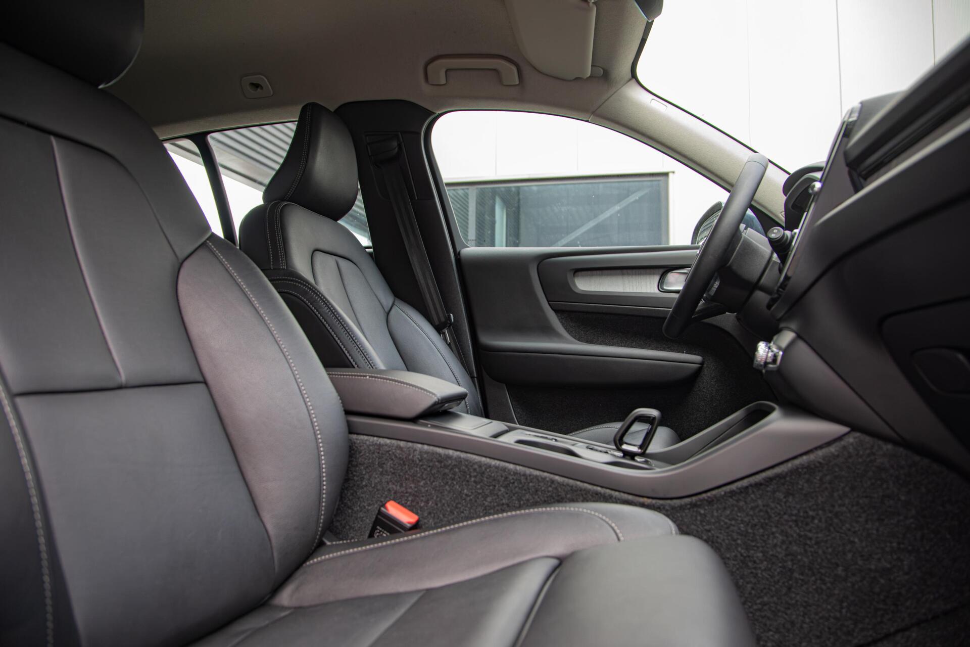 Volvo XC40 2.0 B3 Core MY2026|Leder|Keyless|PDC|Camera|Carplay
