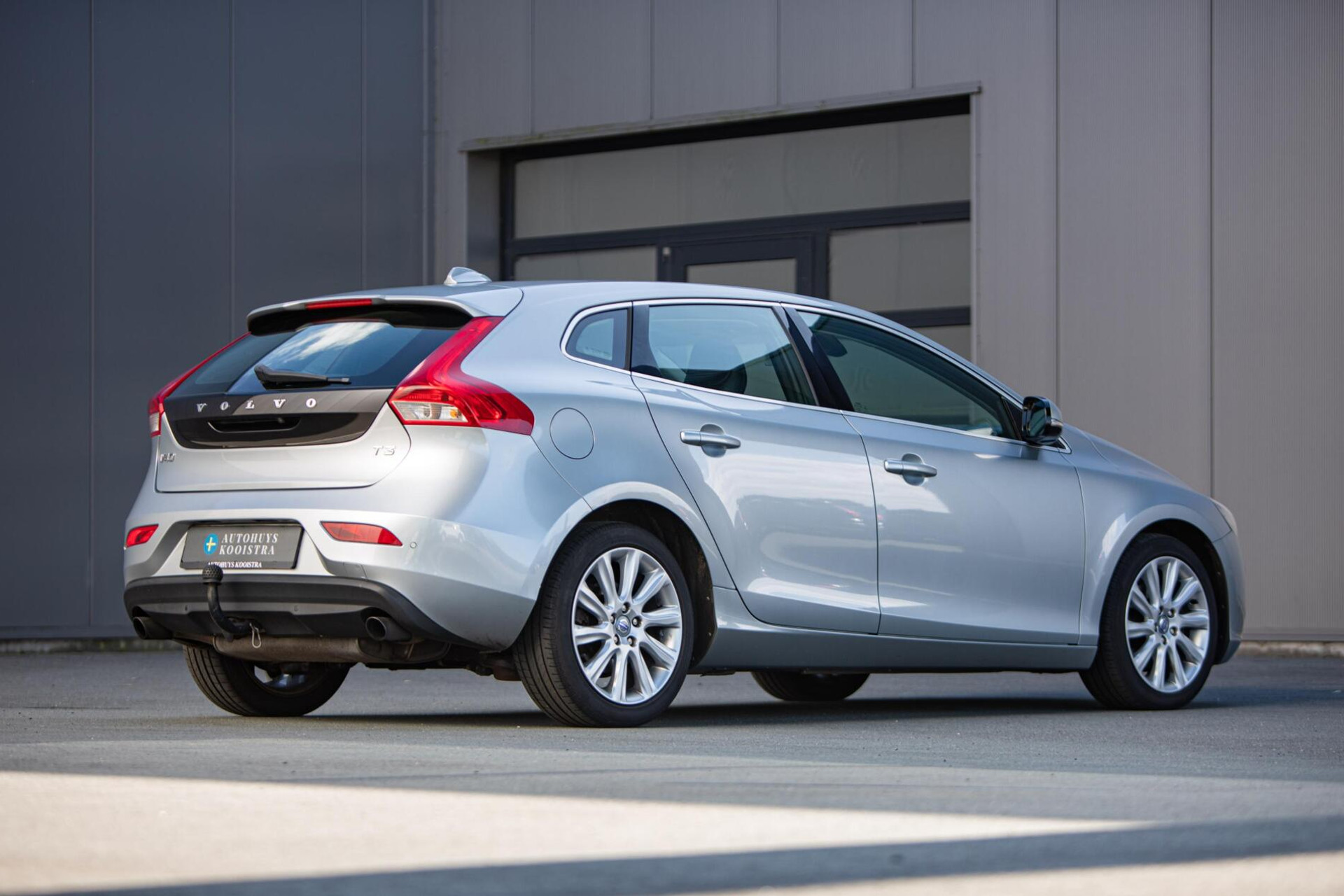 Volvo V40 1.5 T3 Summum 1e Eig|Ori .NL|Leder|Camera|Navi|Trekhaak