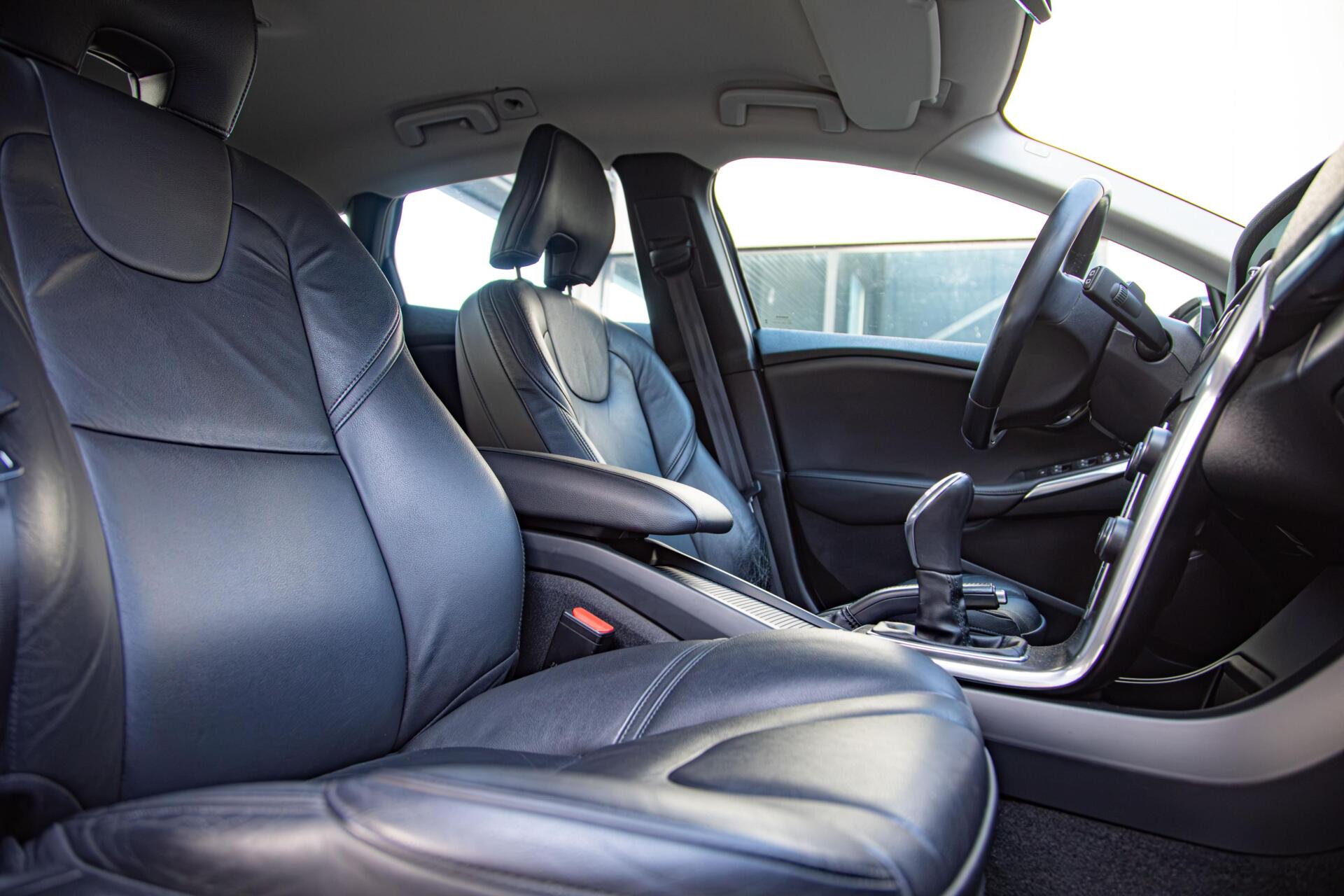 Volvo V40 1.5 T3 Summum 1e Eig|Ori .NL|Leder|Camera|Navi|Trekhaak