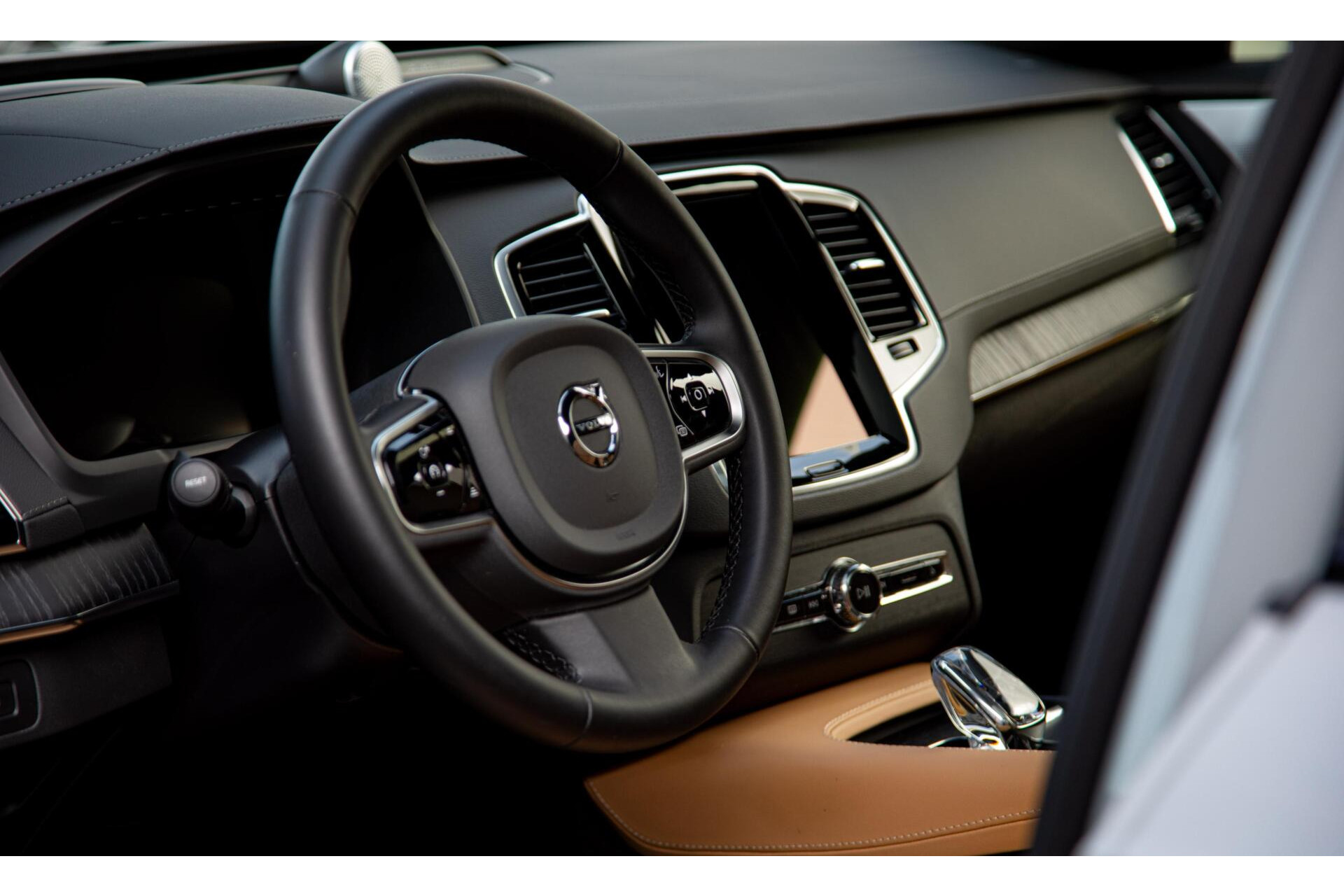 Volvo XC90 2.0 T8 Plug-in hybrid AWD Ultra Dark |Full Option|Luchtvering|Bowers&Wilkins audio