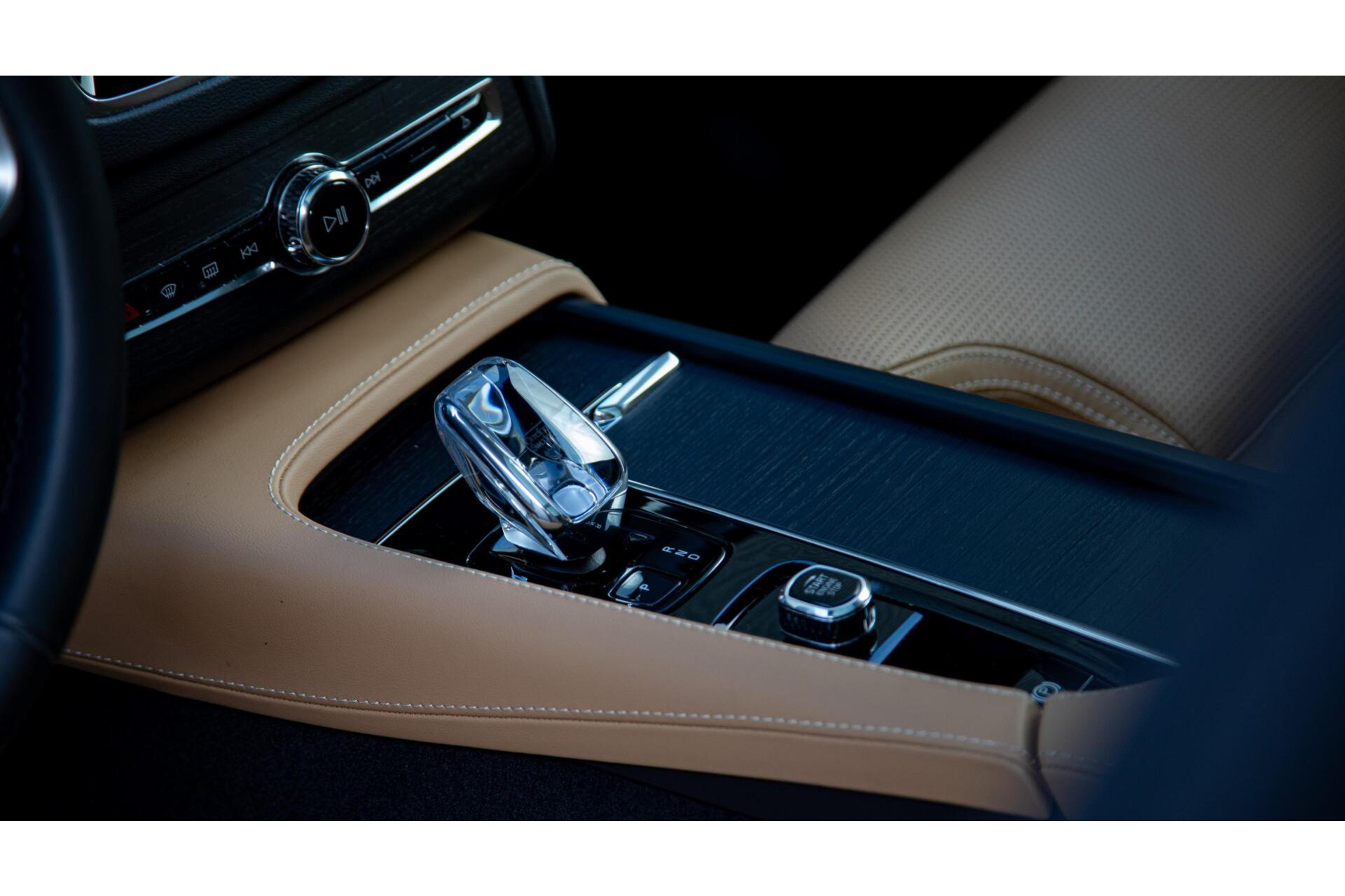Volvo XC90 2.0 T8 Plug-in hybrid AWD Ultra Dark |Full Option|Luchtvering|Bowers&Wilkins audio