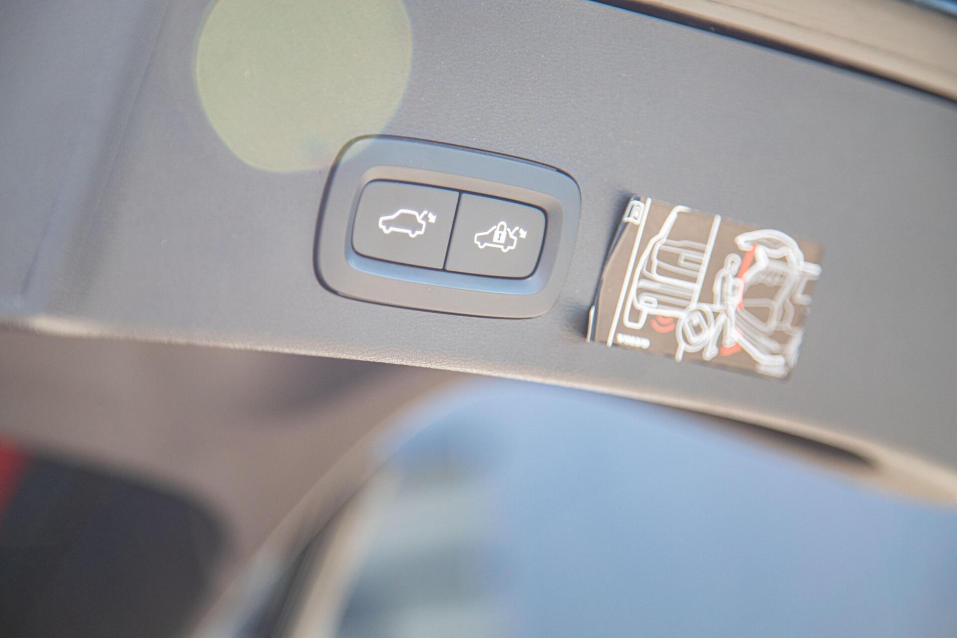 Volvo XC40 2.0 B4 Inscription Trekhaak|Leder|360 camera|Keyless