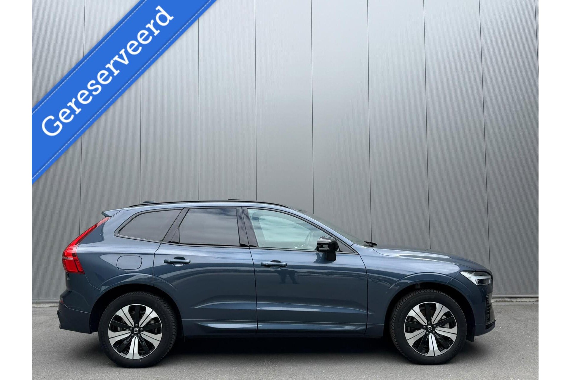 Volvo XC60 2.0 T6 Plug-in hybrid AWD Plus Dark Panorama|H/K Audio|Keyless