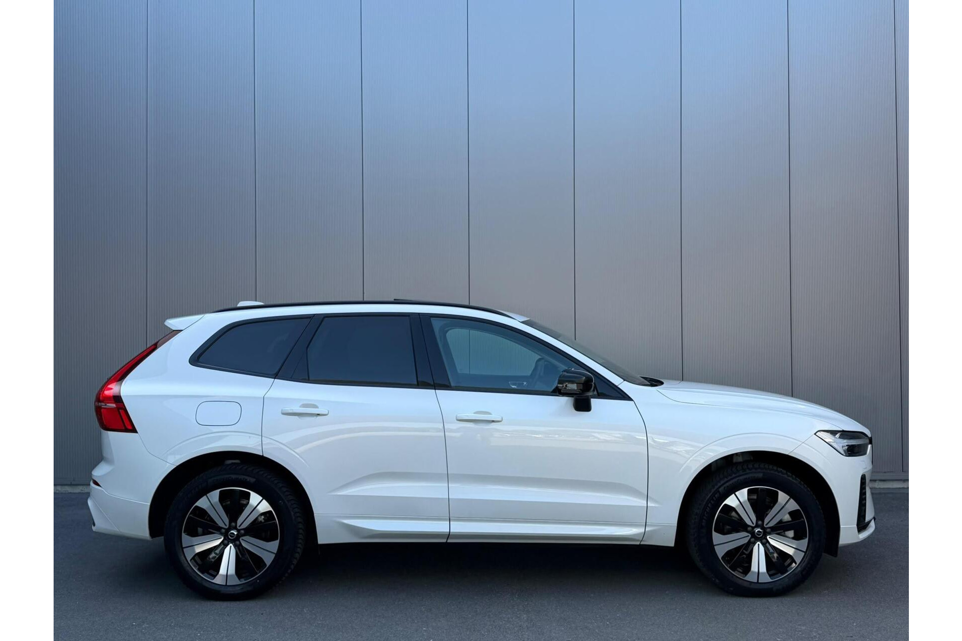 Volvo XC60 2.0 T6 Plug-in hybrid AWD Plus Dark Panorama|H/K Audio|Keyless