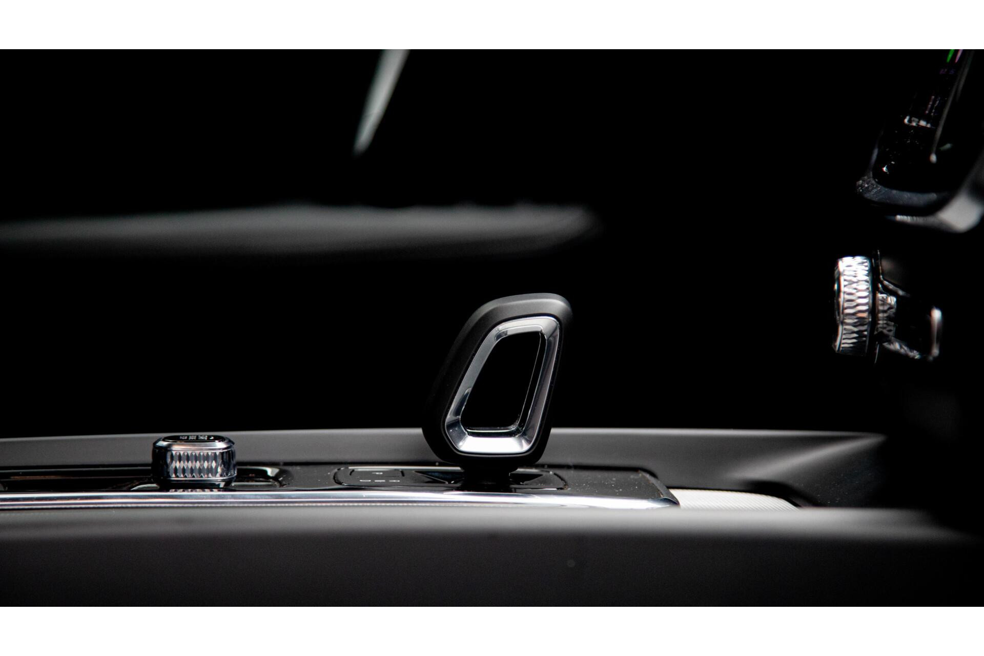 Volvo V60 2.0 B4 Core MY2026|Leder|Stoelverwarming|Allseason