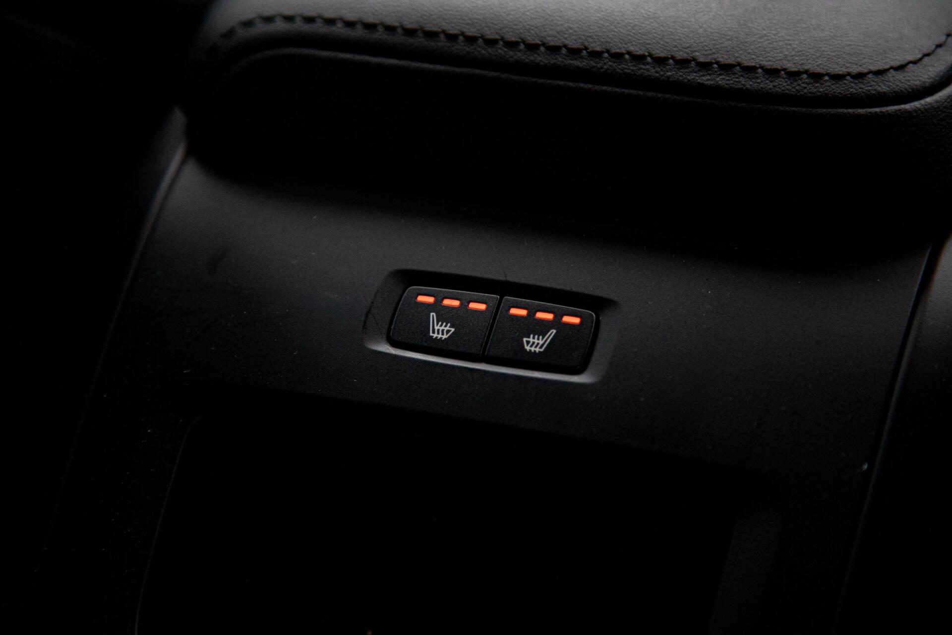 Volvo V60 2.0 B4 Core MY2026|Leder|Stoelverwarming|Allseason