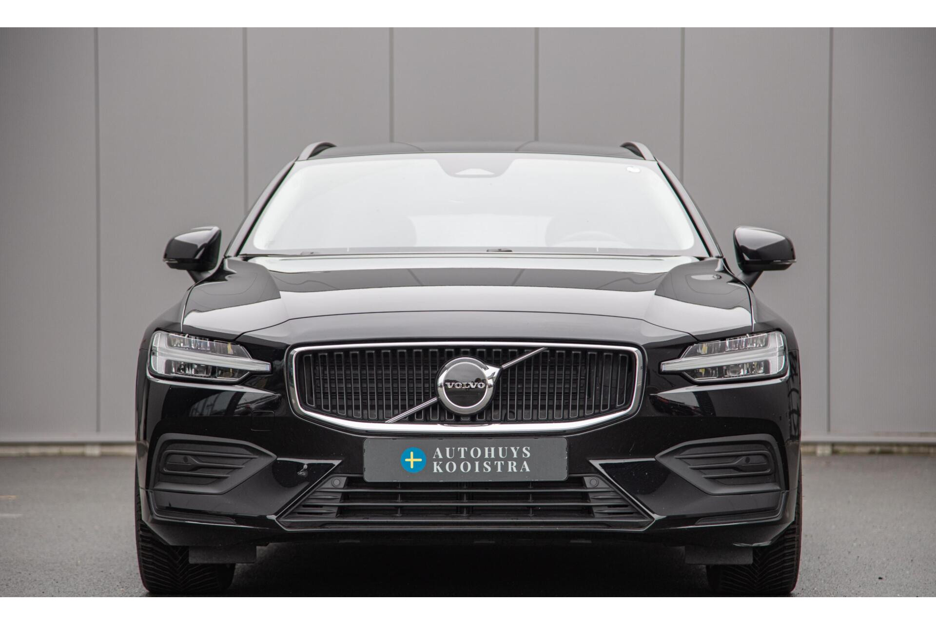 Volvo V60 2.0 B4 Core MY2026|Leder|Stoelverwarming|Allseason