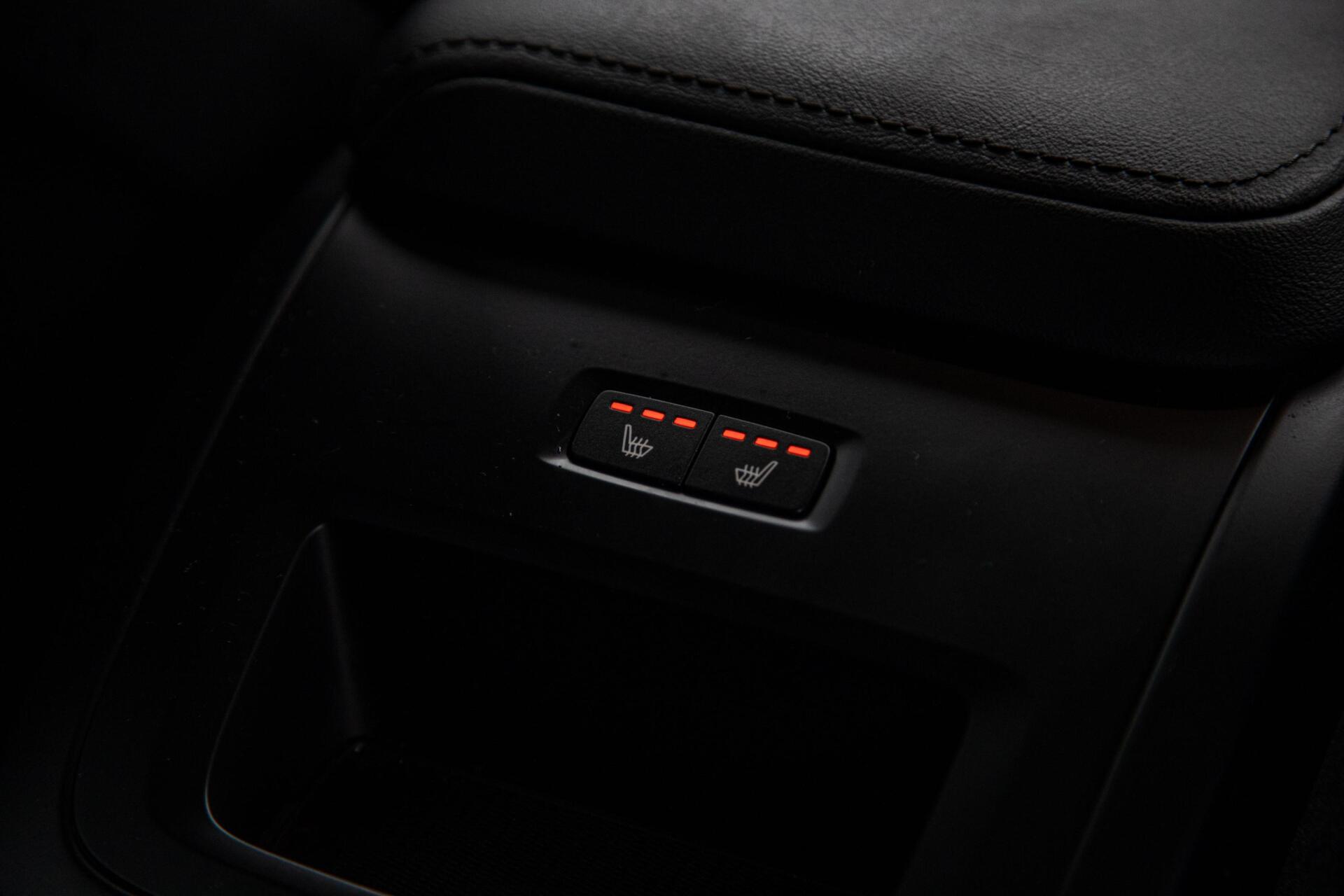 Volvo V60 2.0 B4 Core MY2026|Leder|Stoelverwarming|Allseason