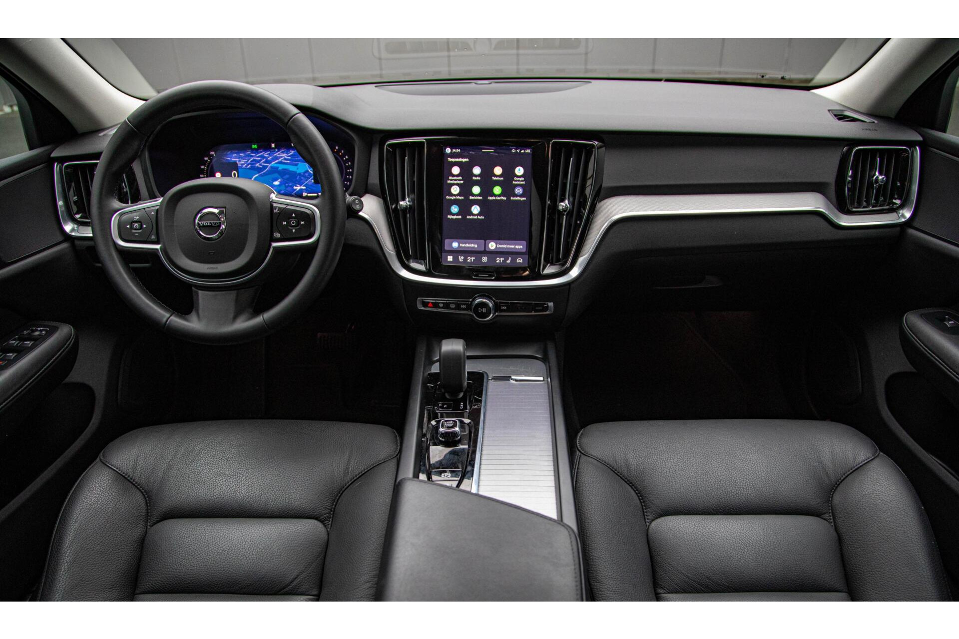 Volvo V60 2.0 B4 Core MY2026|Leder|Stoelverwarming|Allseason