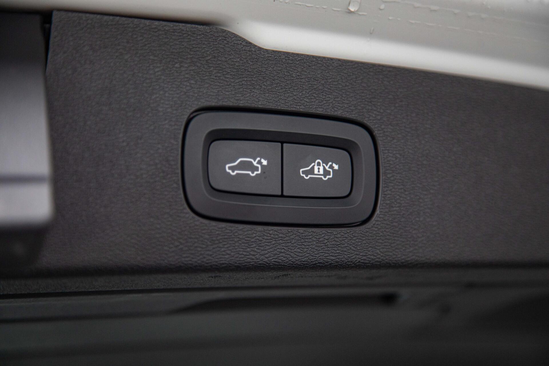 Volvo V60 2.0 B4 Core MY2026|Leder|Stoelverwarming|Allseason
