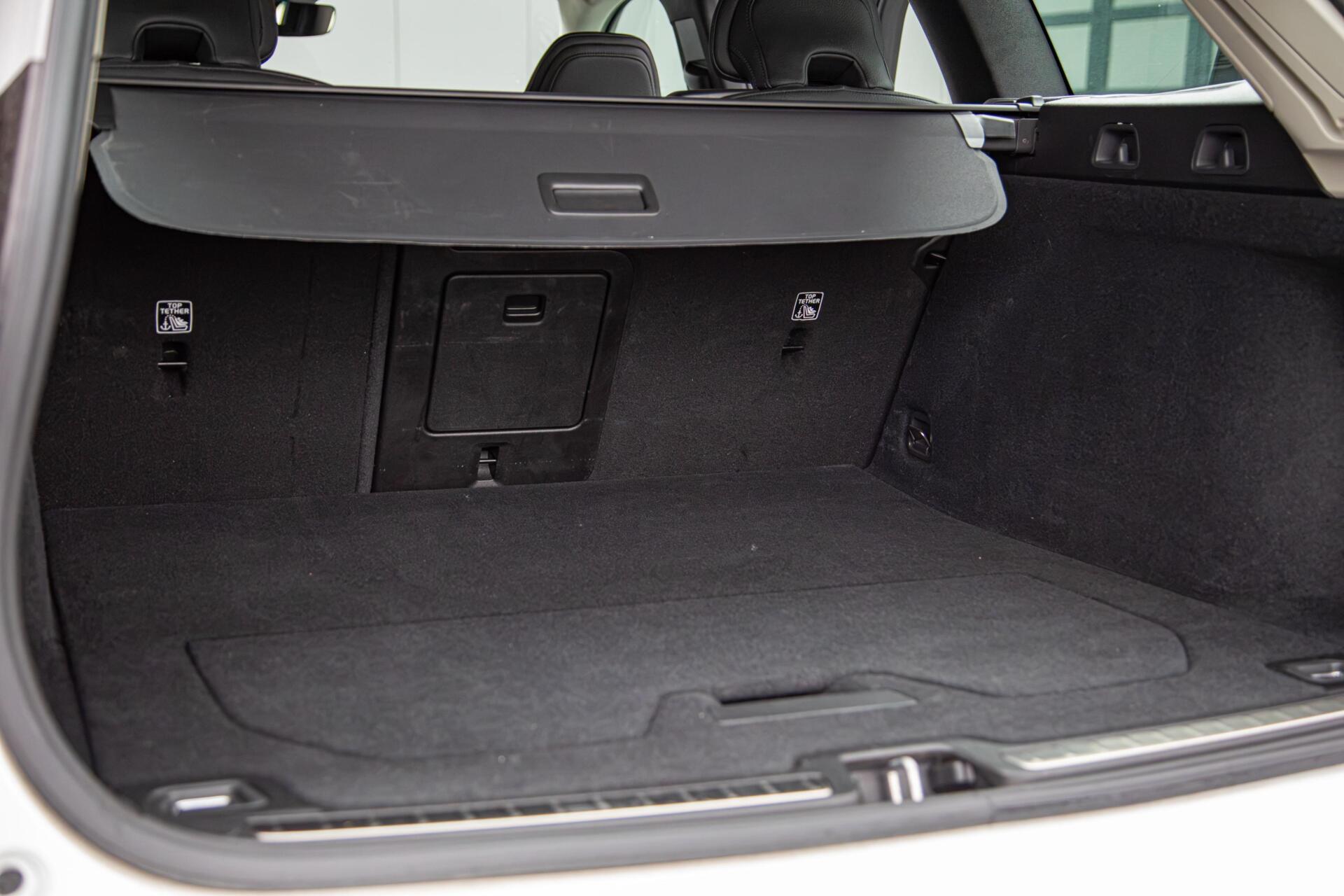 Volvo V60 2.0 B4 Core MY2026|Leder|Stoelverwarming|Allseason