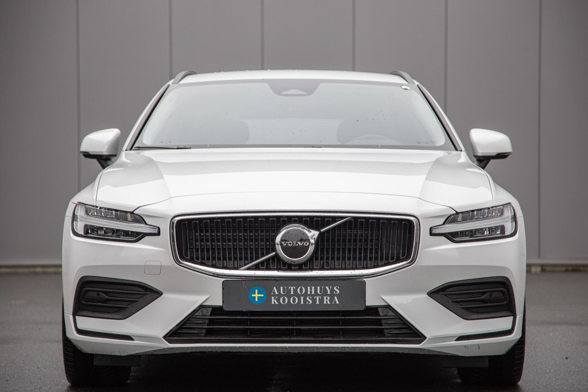 Volvo V60 2.0 B4 Core MY2026|Leder|Stoelverwarming|Allseason