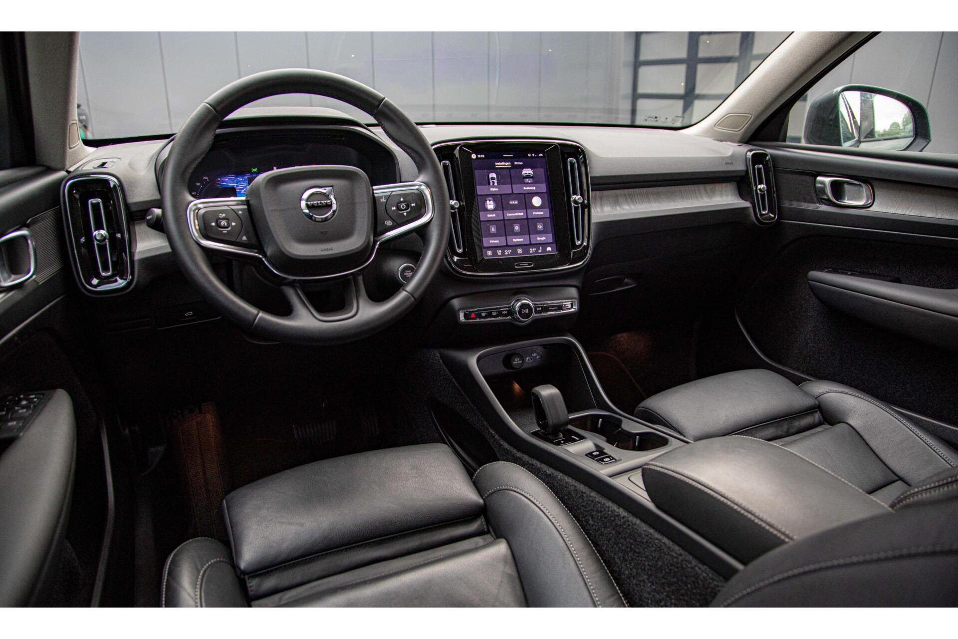 Volvo XC40 2.0 B3 Core MY2026|Leder|Keyless|PDC|Camera|Carplay